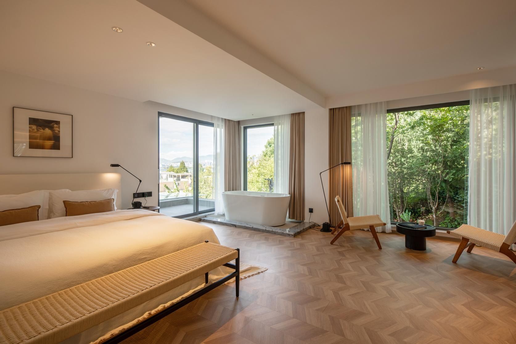 Mountain Ocean View Room