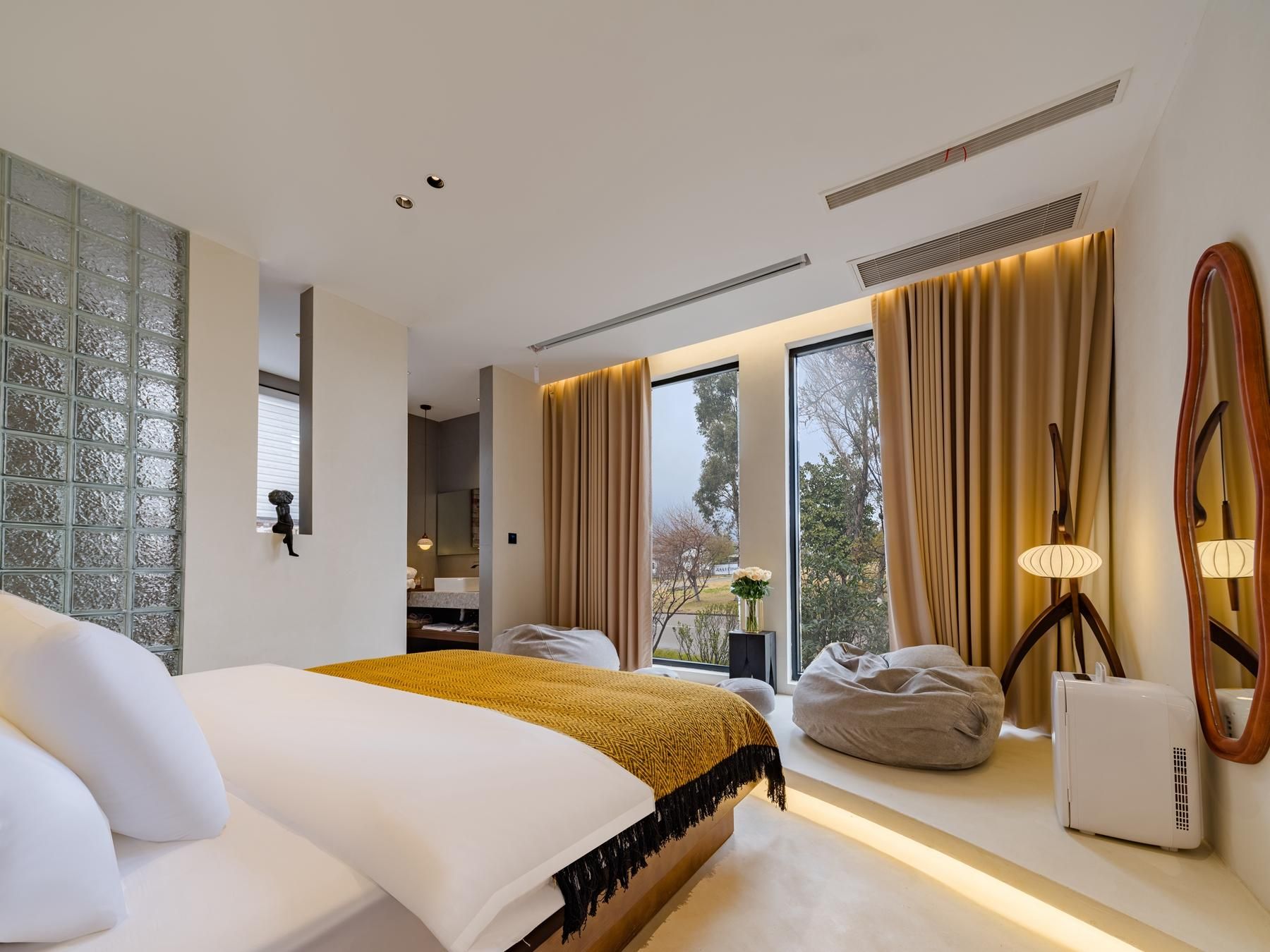 GTR - Guest Room with One 1.8M Bed
