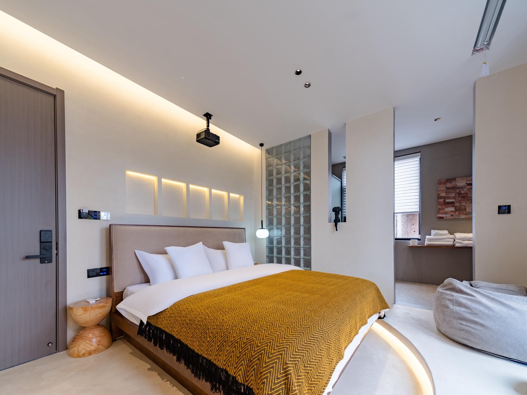 GTR - Guest Room with One 1.8M Bed