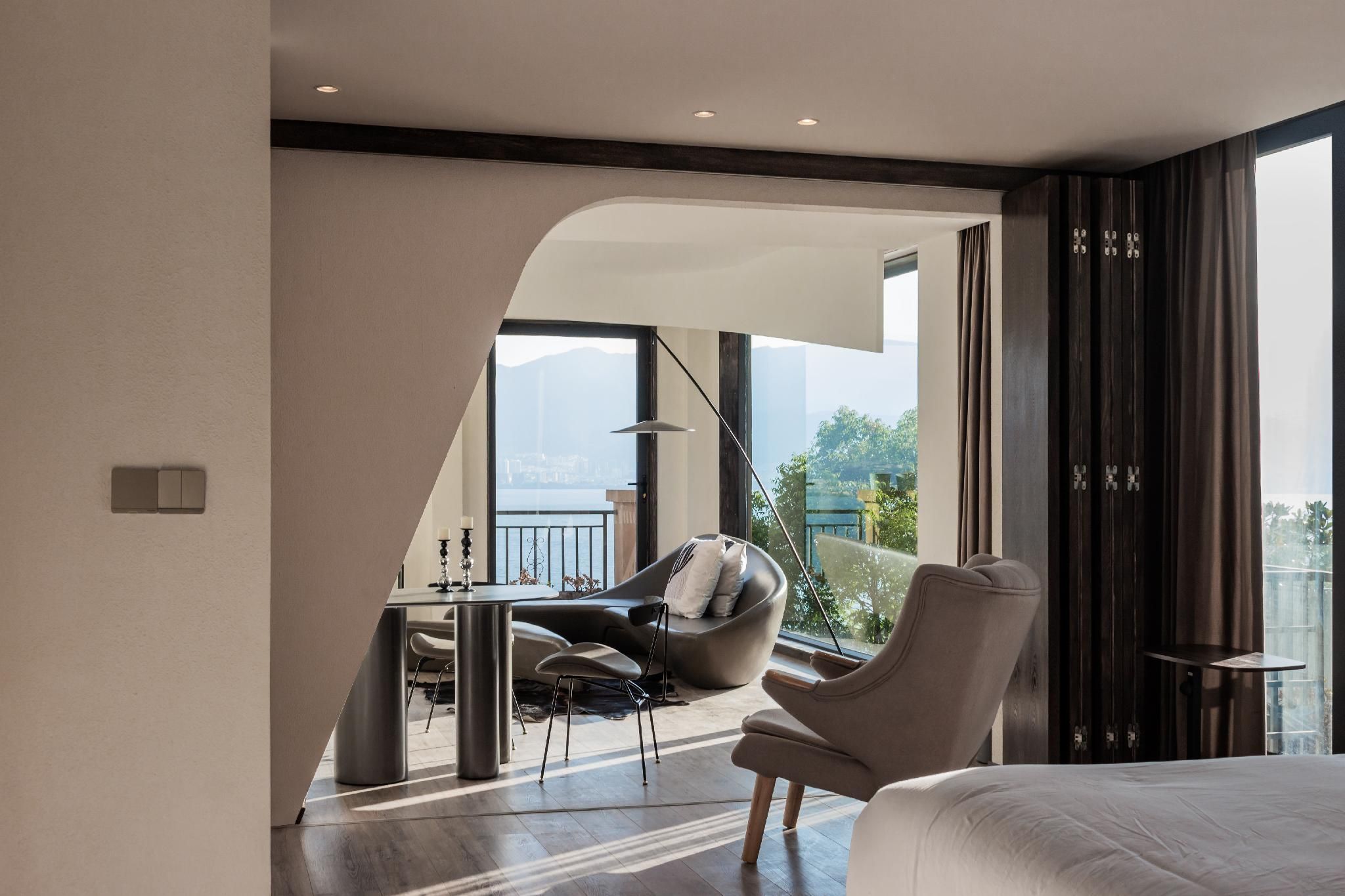 Deluxe Suite with Balcony and Sea View