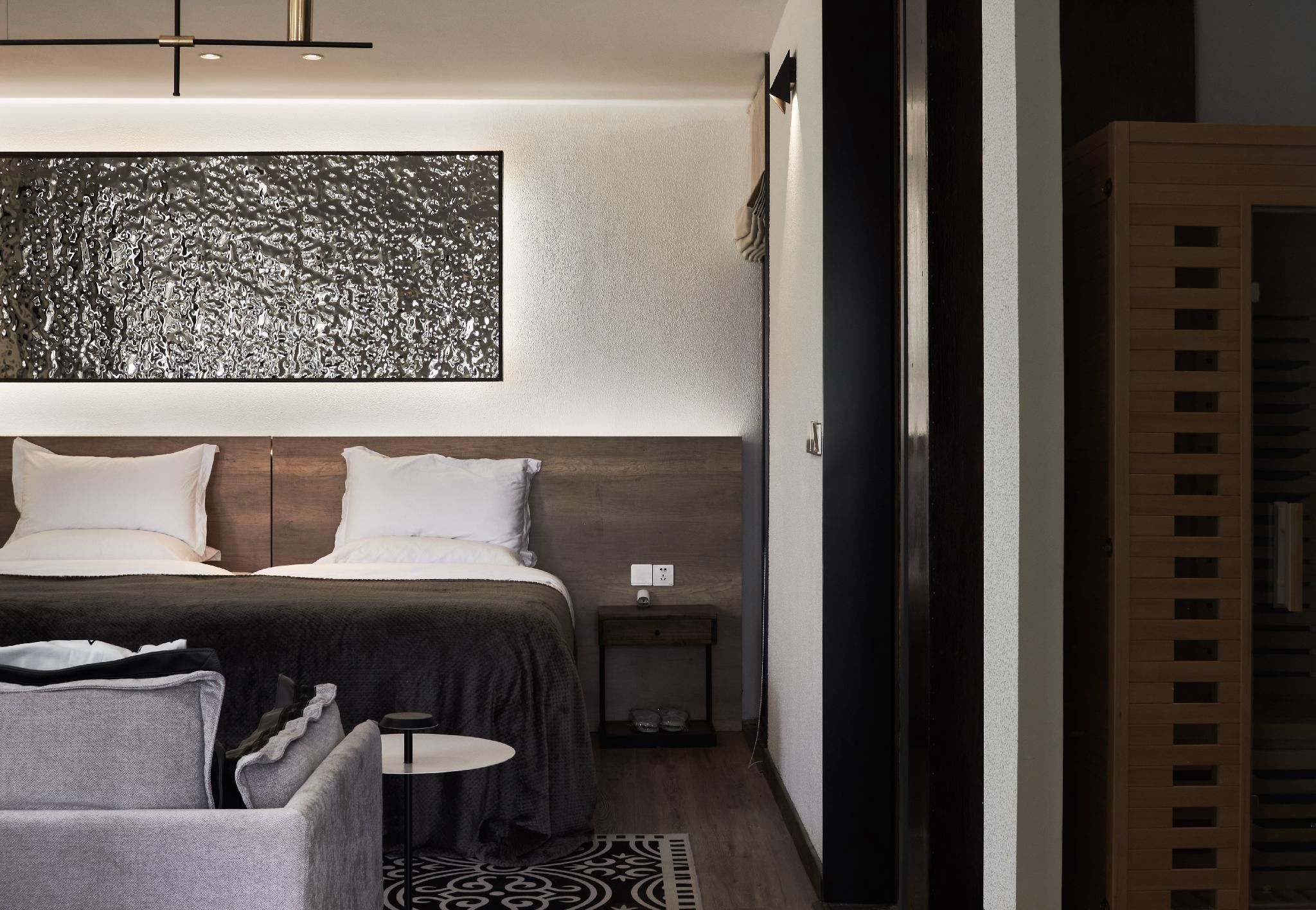 Deluxe Suite Family Twin Room Only