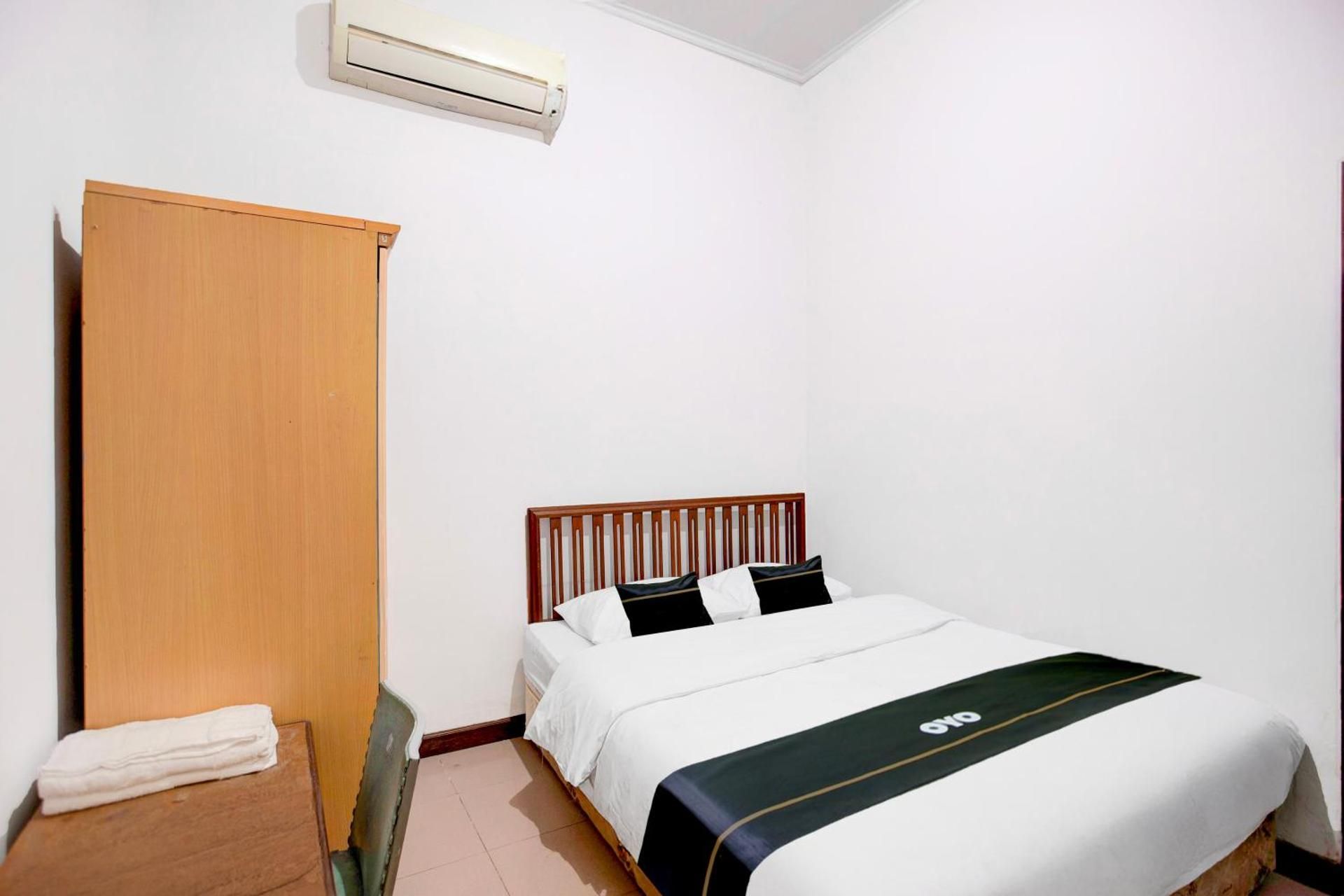 Hotel O Balikpapan near Taman Beruang Madu formerly Palm Cafe Inn Standard Double