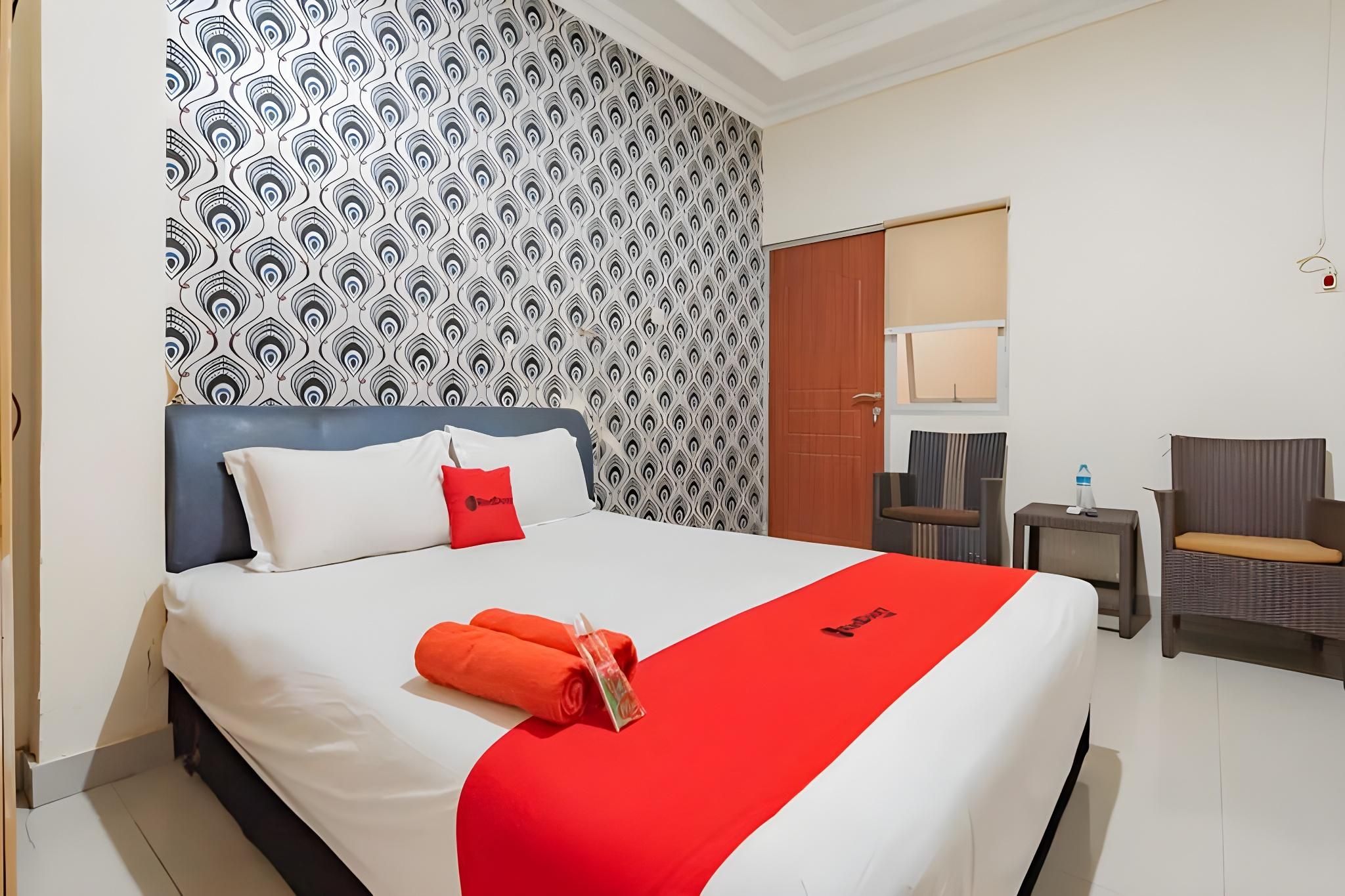 RedDoorz Room