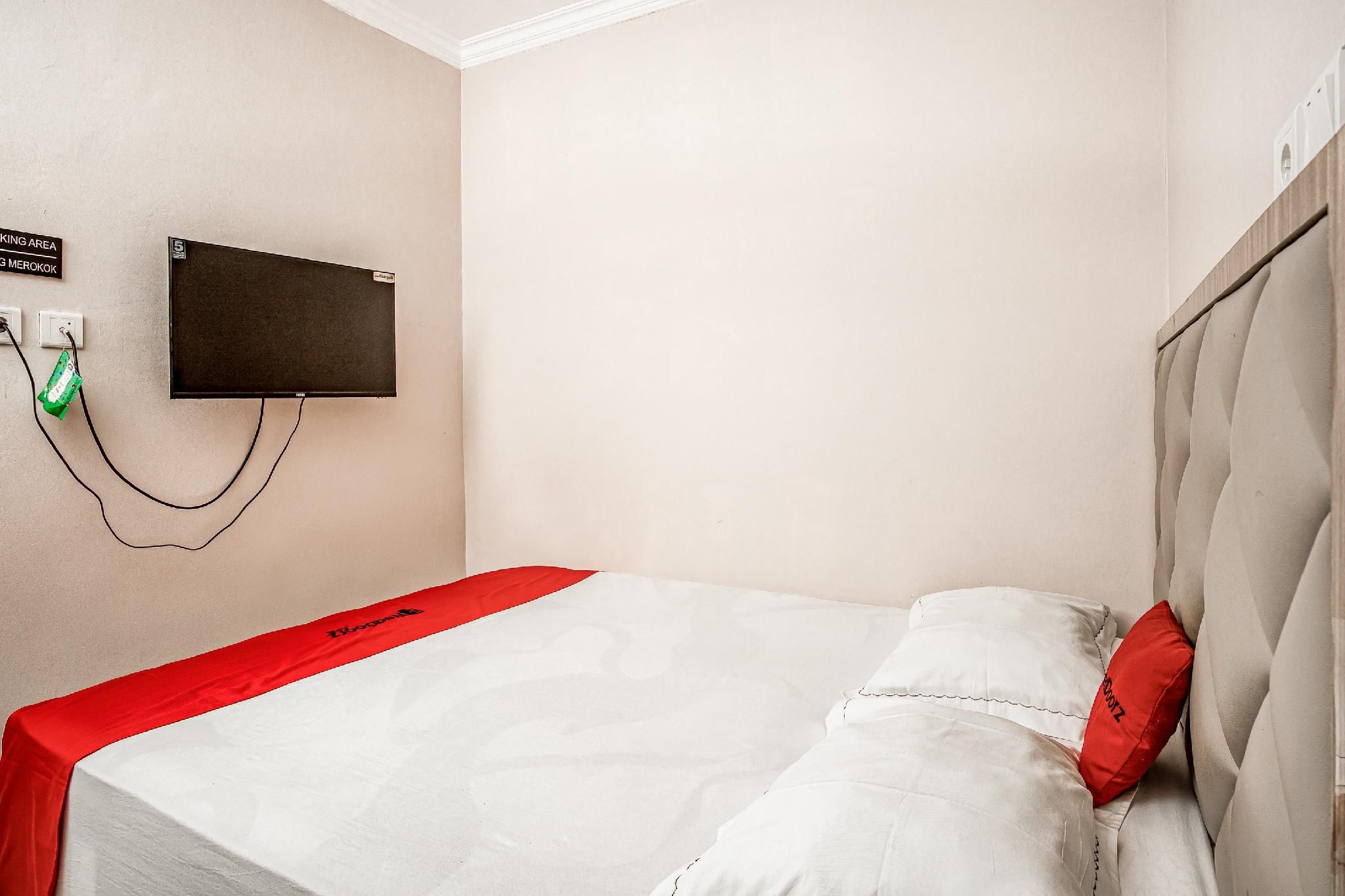 RedDoorz Room