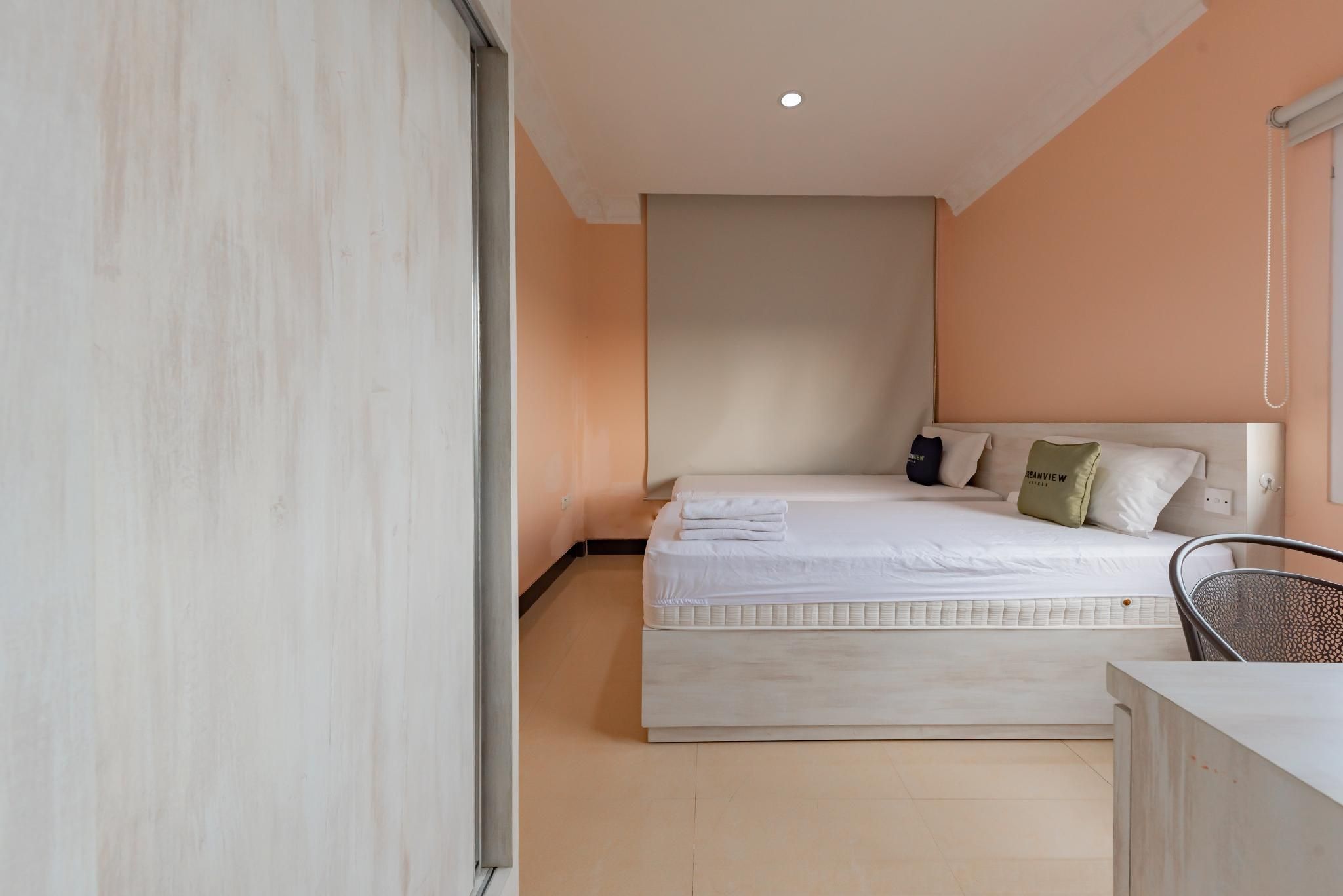 Urbanview Palace Syariah Balikpapan by RedDoorz Twin Room 3