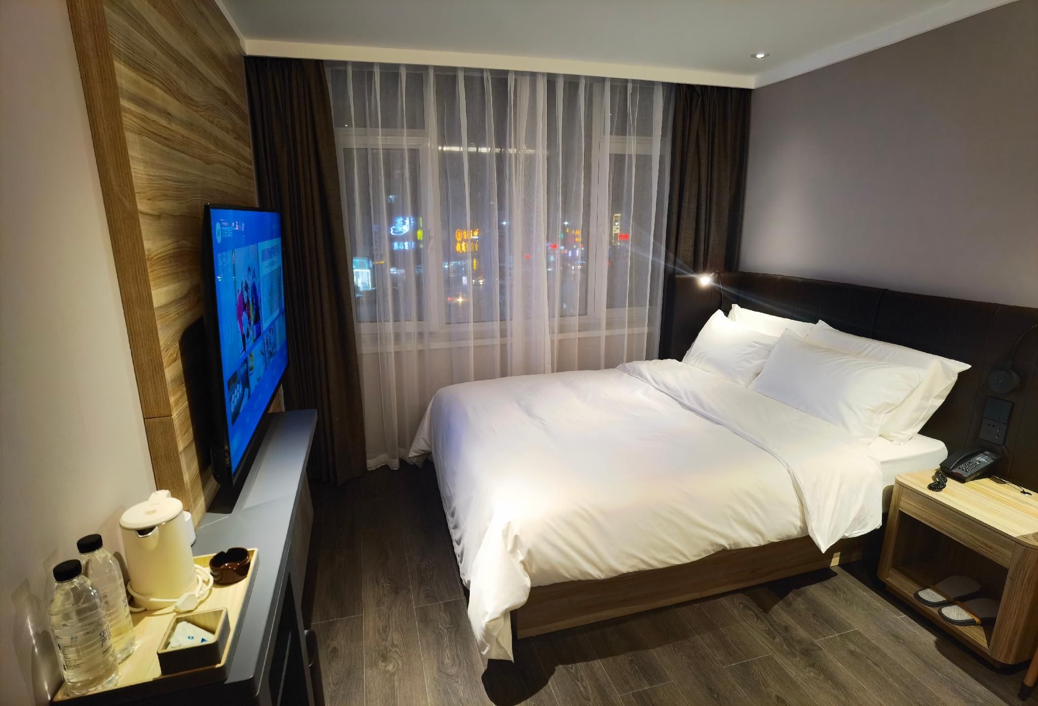 Huazhu - Room With Bed