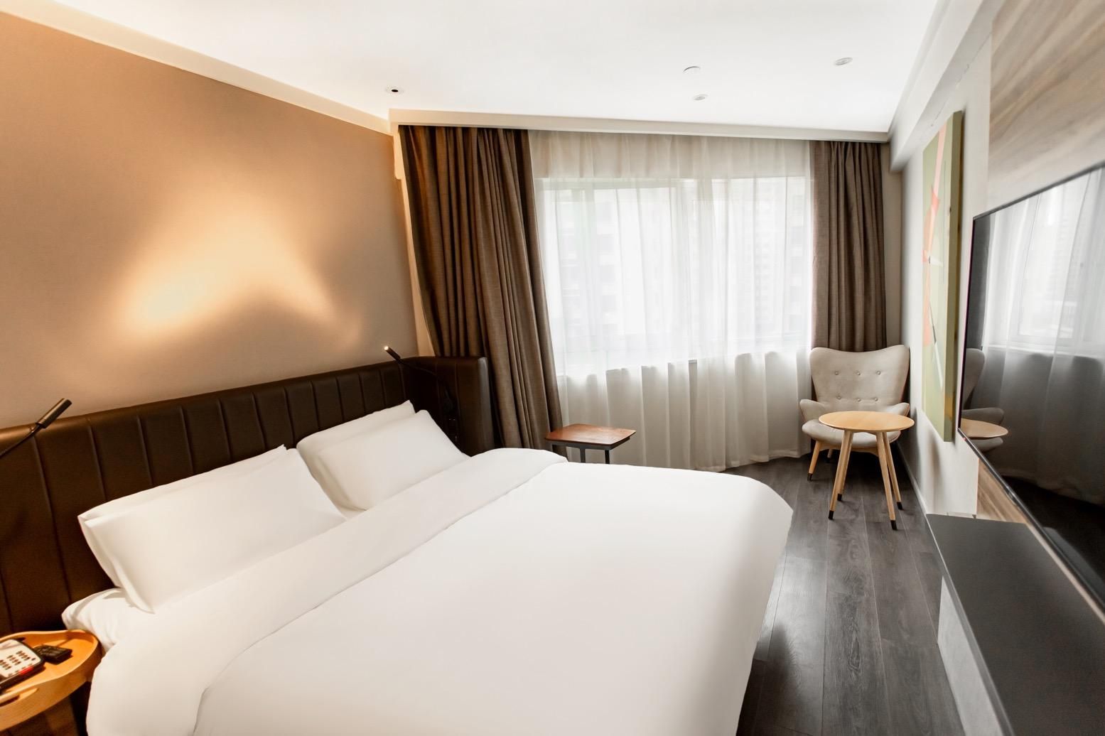 Huazhu - Room With Bed