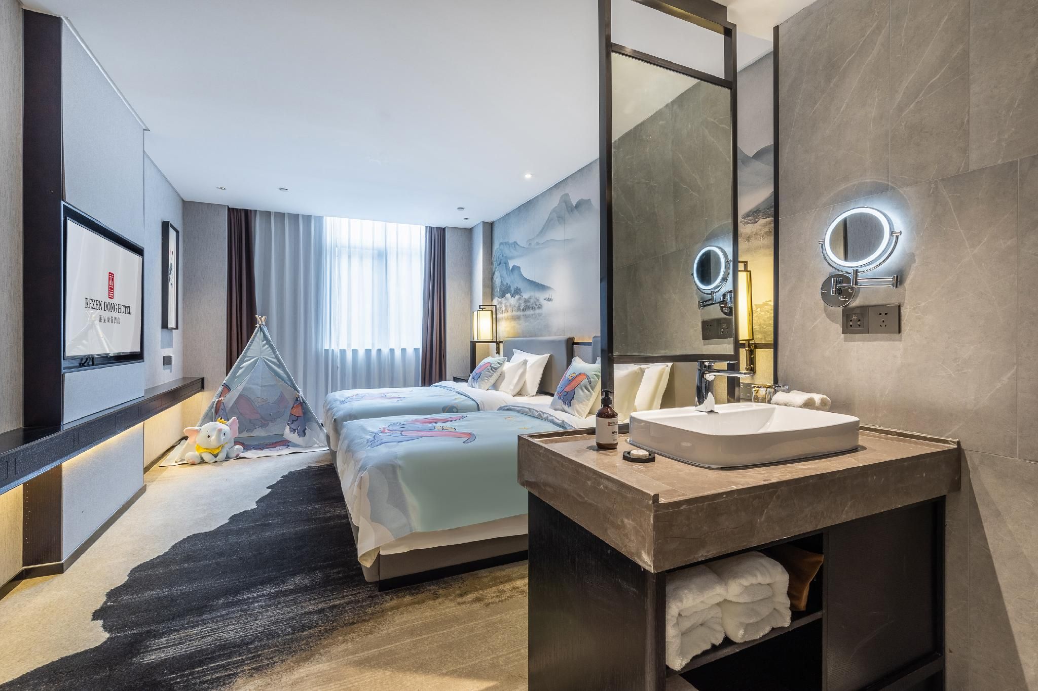 Rezen - Parent Child Room