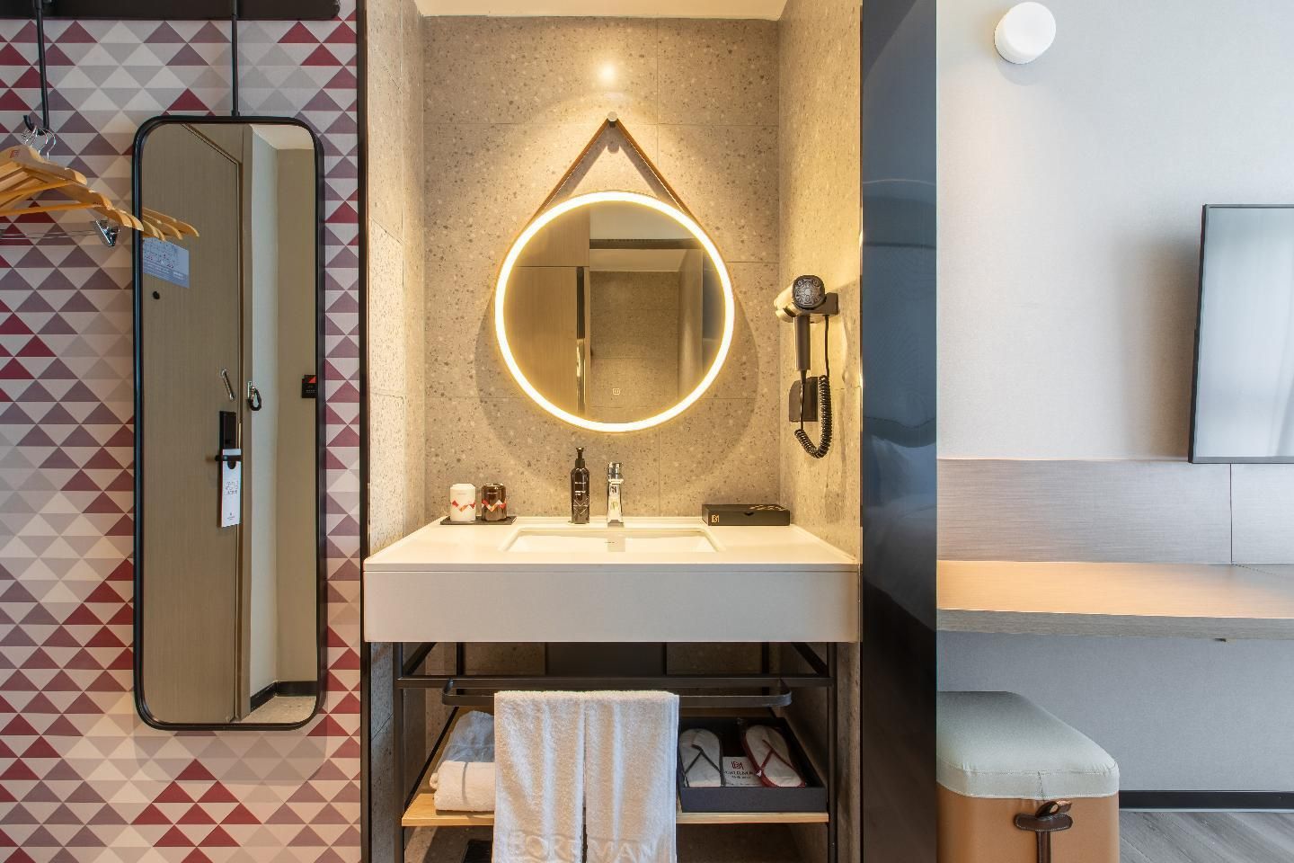 Dossen - Standard Bed Room