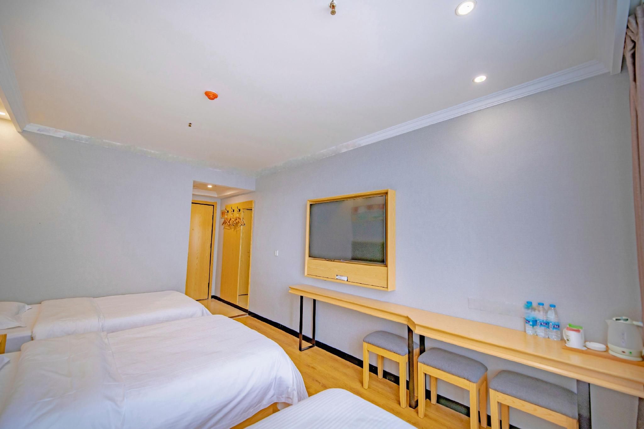 GreenTree Inn Anhui Fuyang Railway Station W XianGYAng Road Business Hotel Tripe Room 3