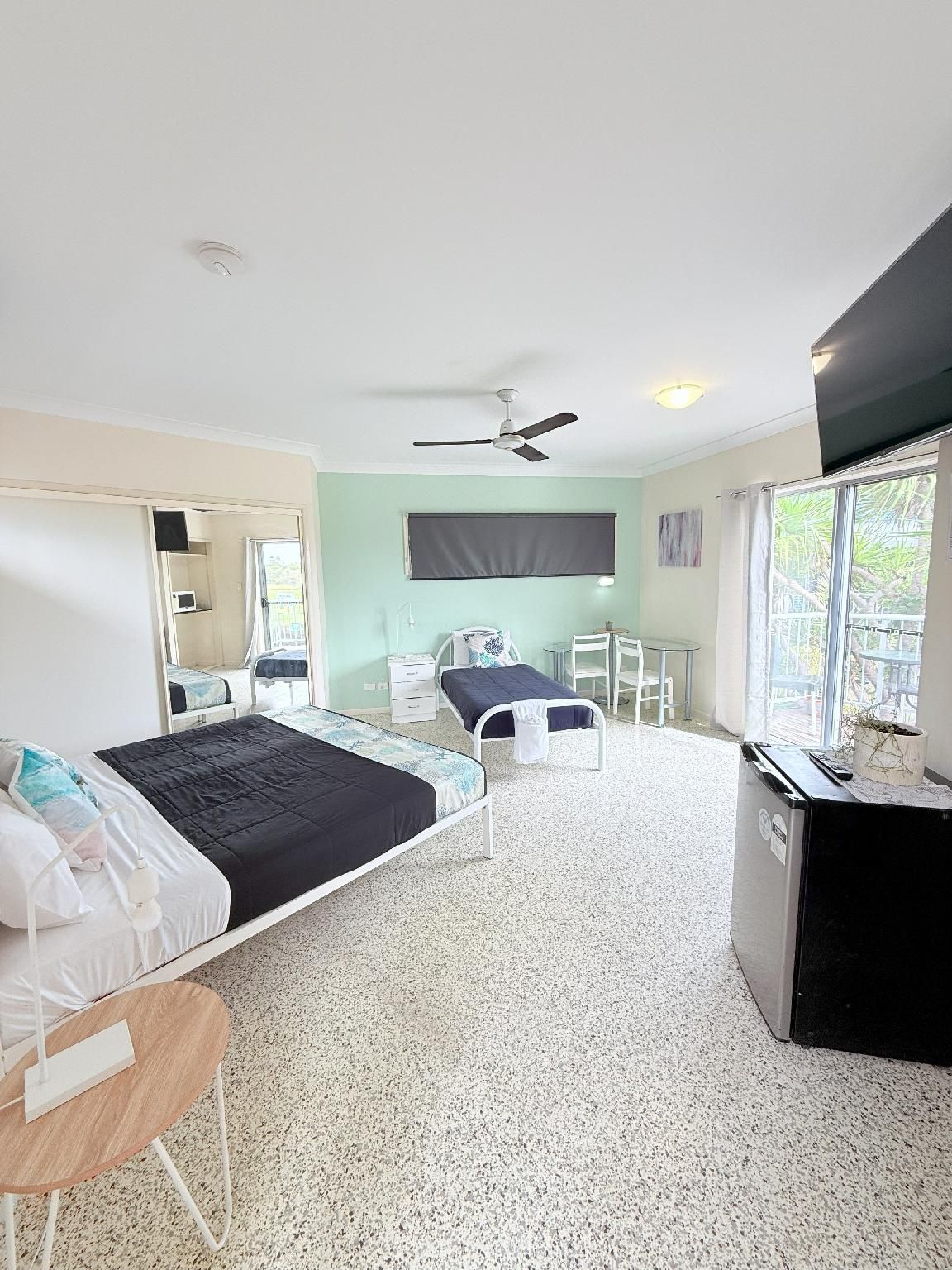 Emu Park Beach Resort Family Room with Balcony Pool View