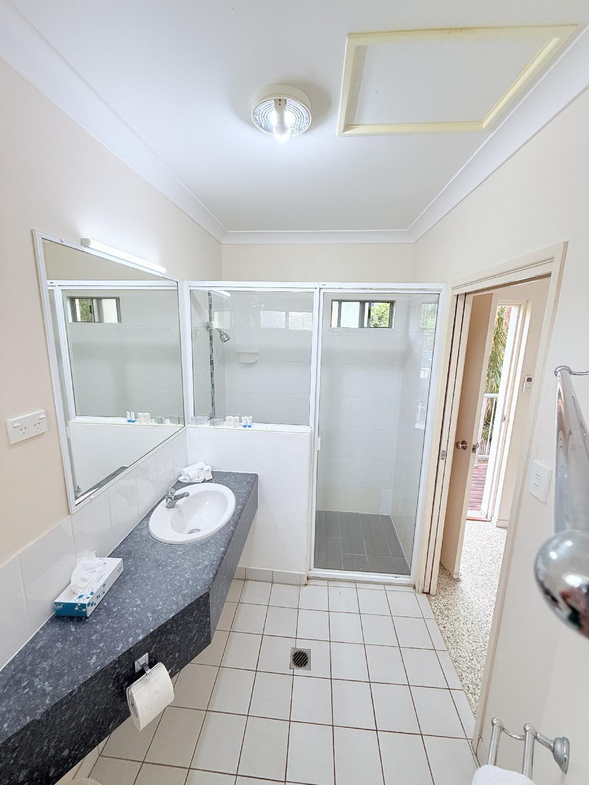 Emu Park Beach Resort Family Room with Balcony Pool View 3