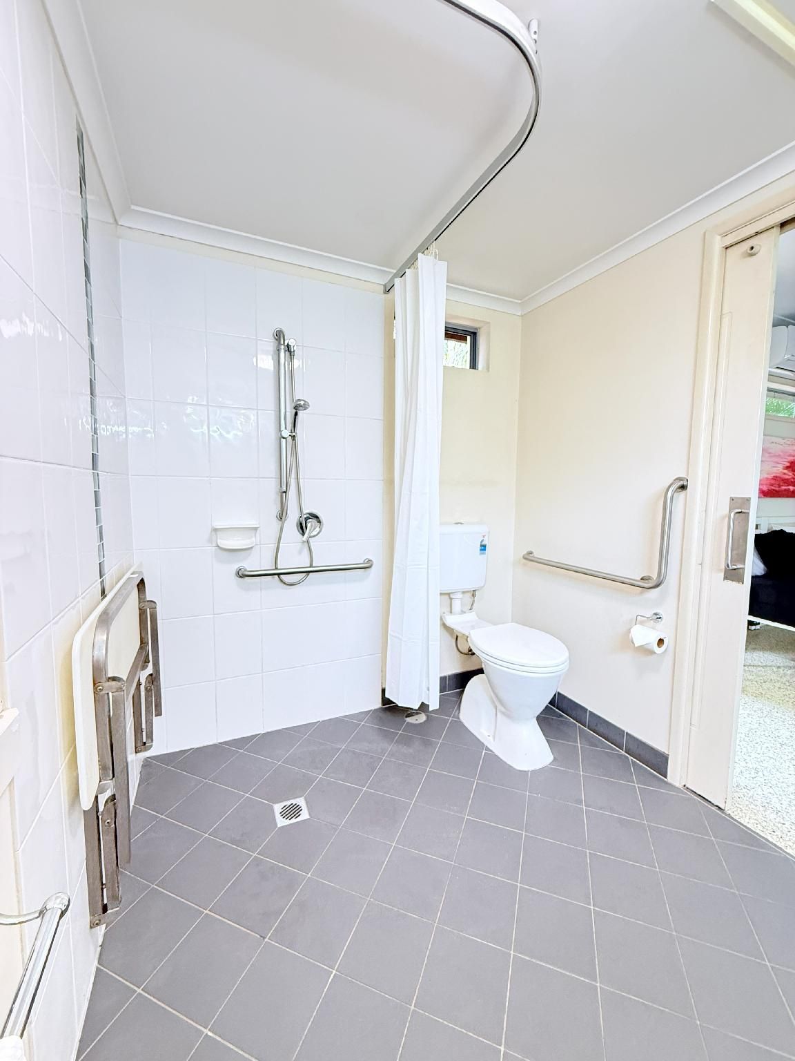Emu Park Beach Resort Disable Room with Shower 2