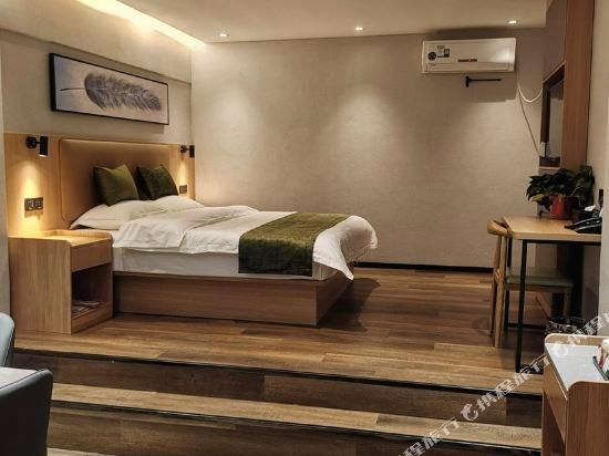Business Queen Room
