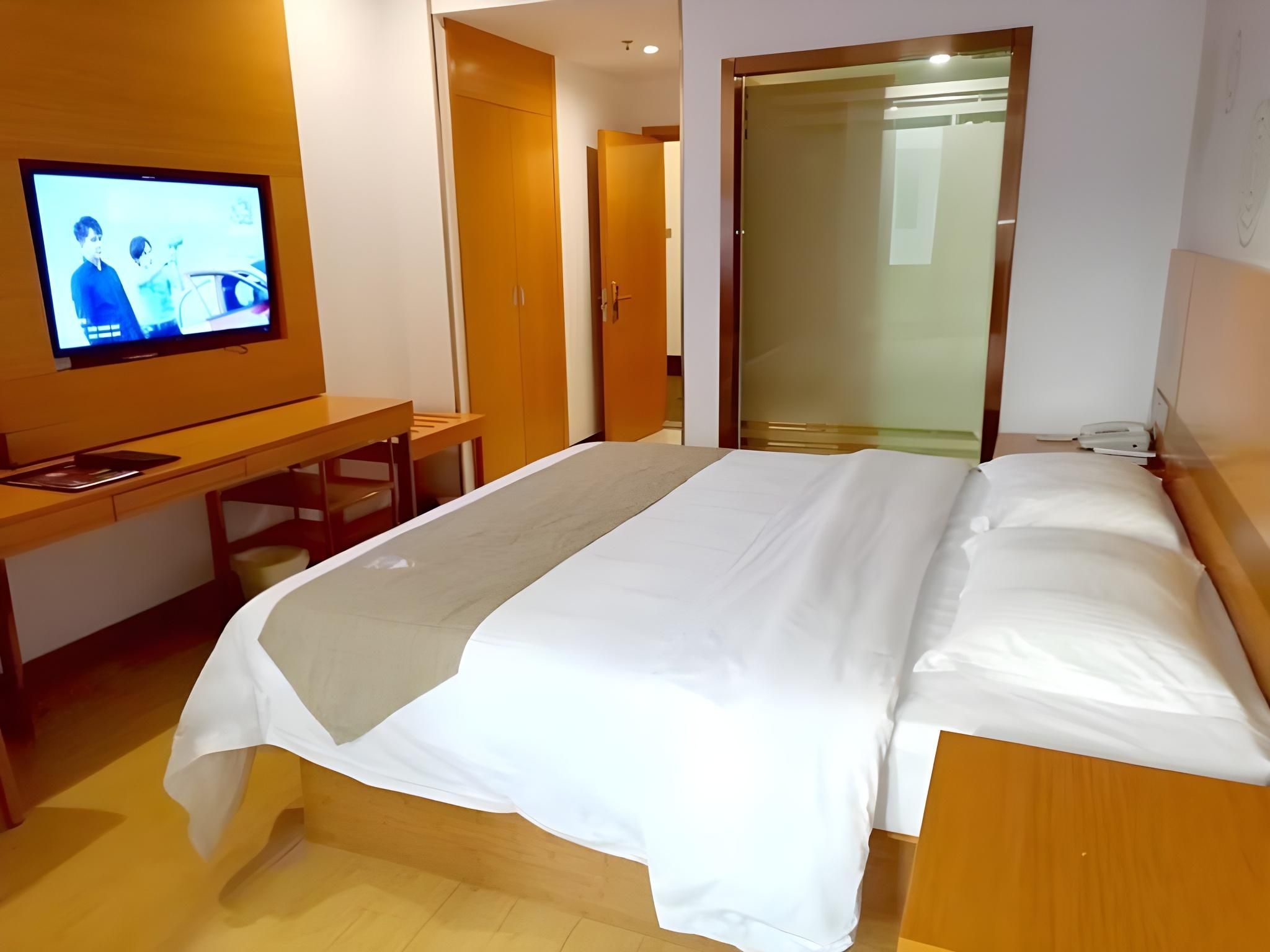 GreenTree Inn Fuyang Technician College Superior 1 Queen 2