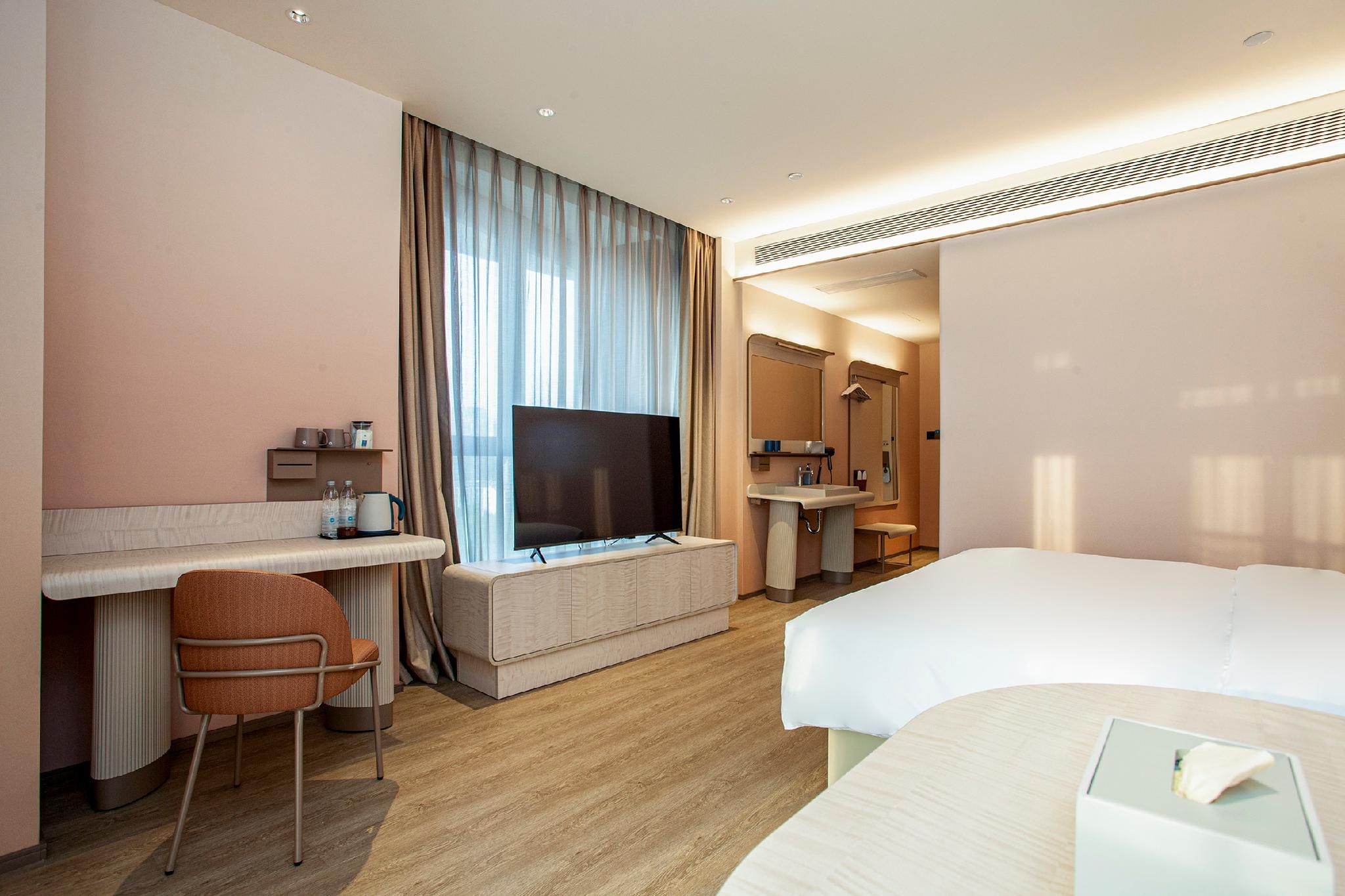 Huazhu - Room With View