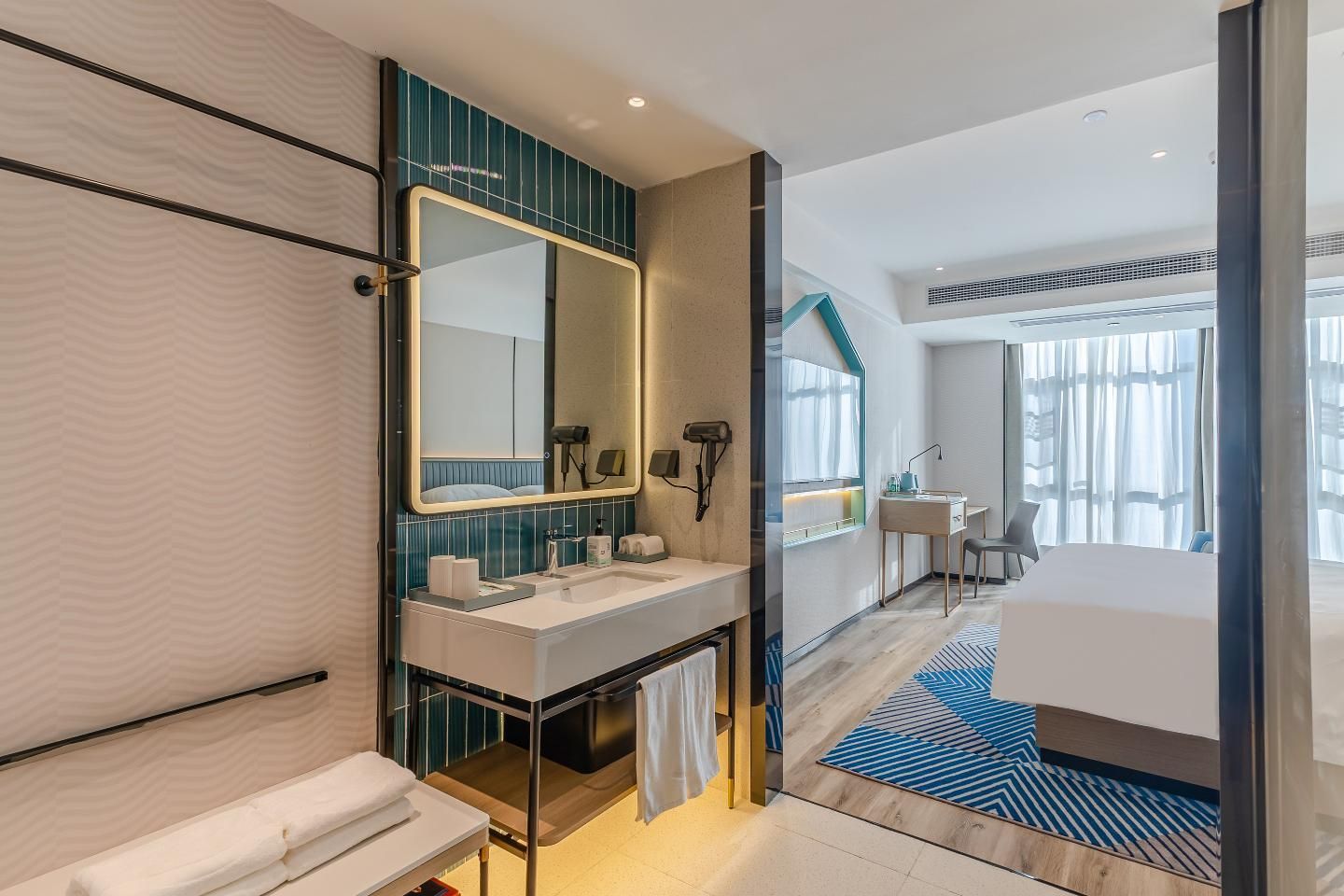 Dossen - River View 1 Bed Room