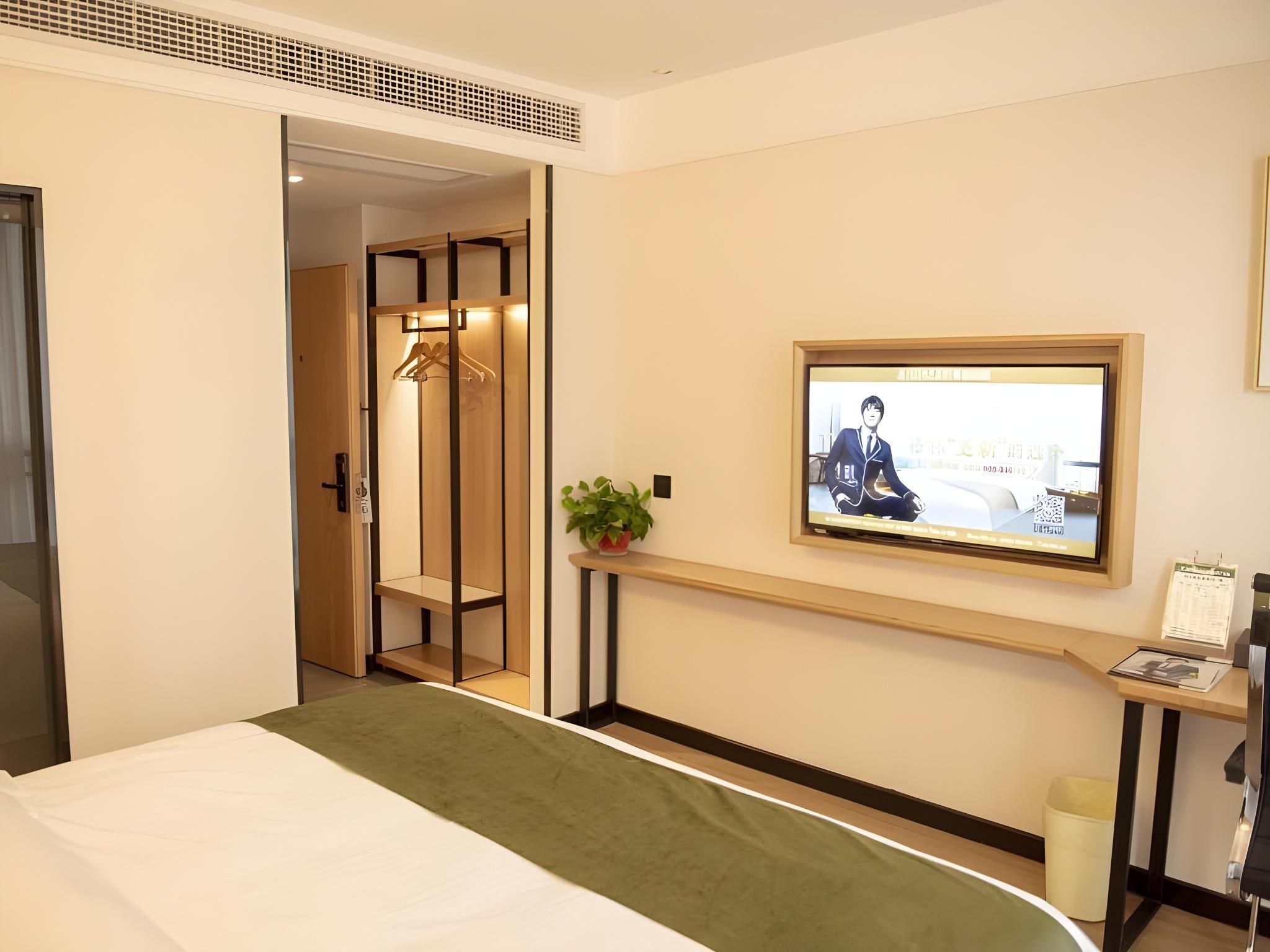 Hotel Queen Room