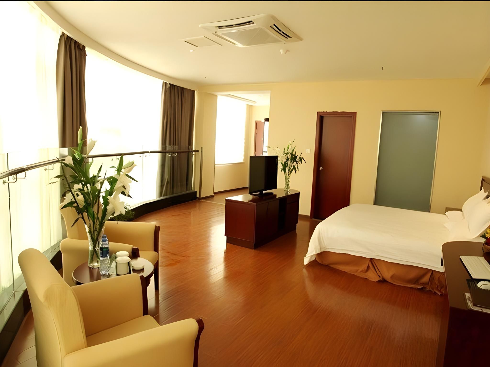 GreenTree Inn Anhui Fuyang Funan East Huaihe Road Express Hotel Business Suite 3