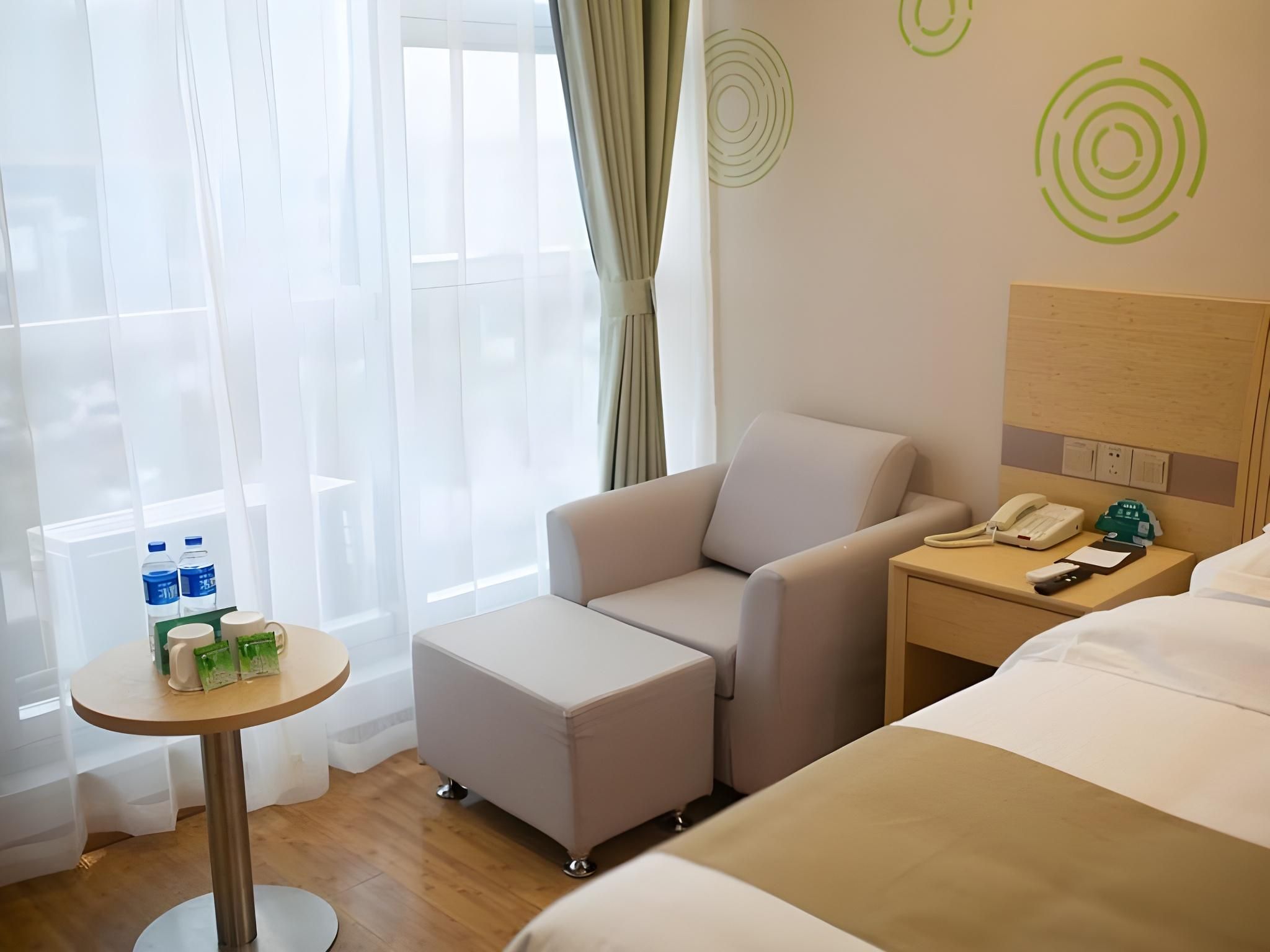 Business Queen Room