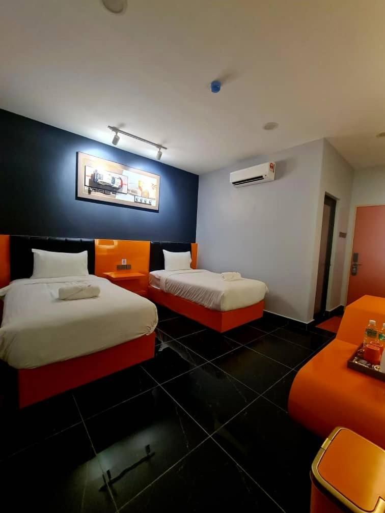 Eng Wan Hotel Twin Room 2