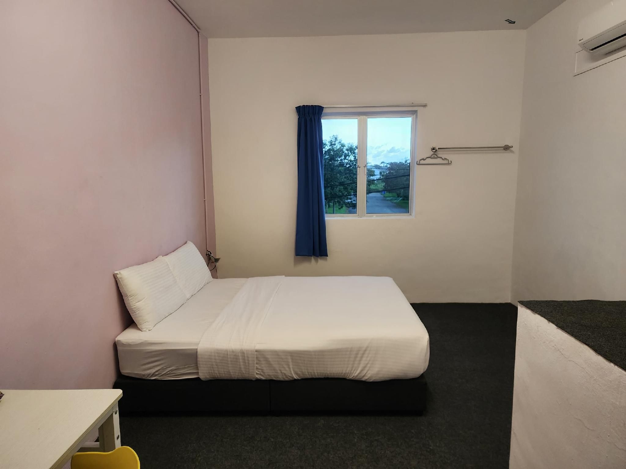 Second Floor Deluxe Queen Room