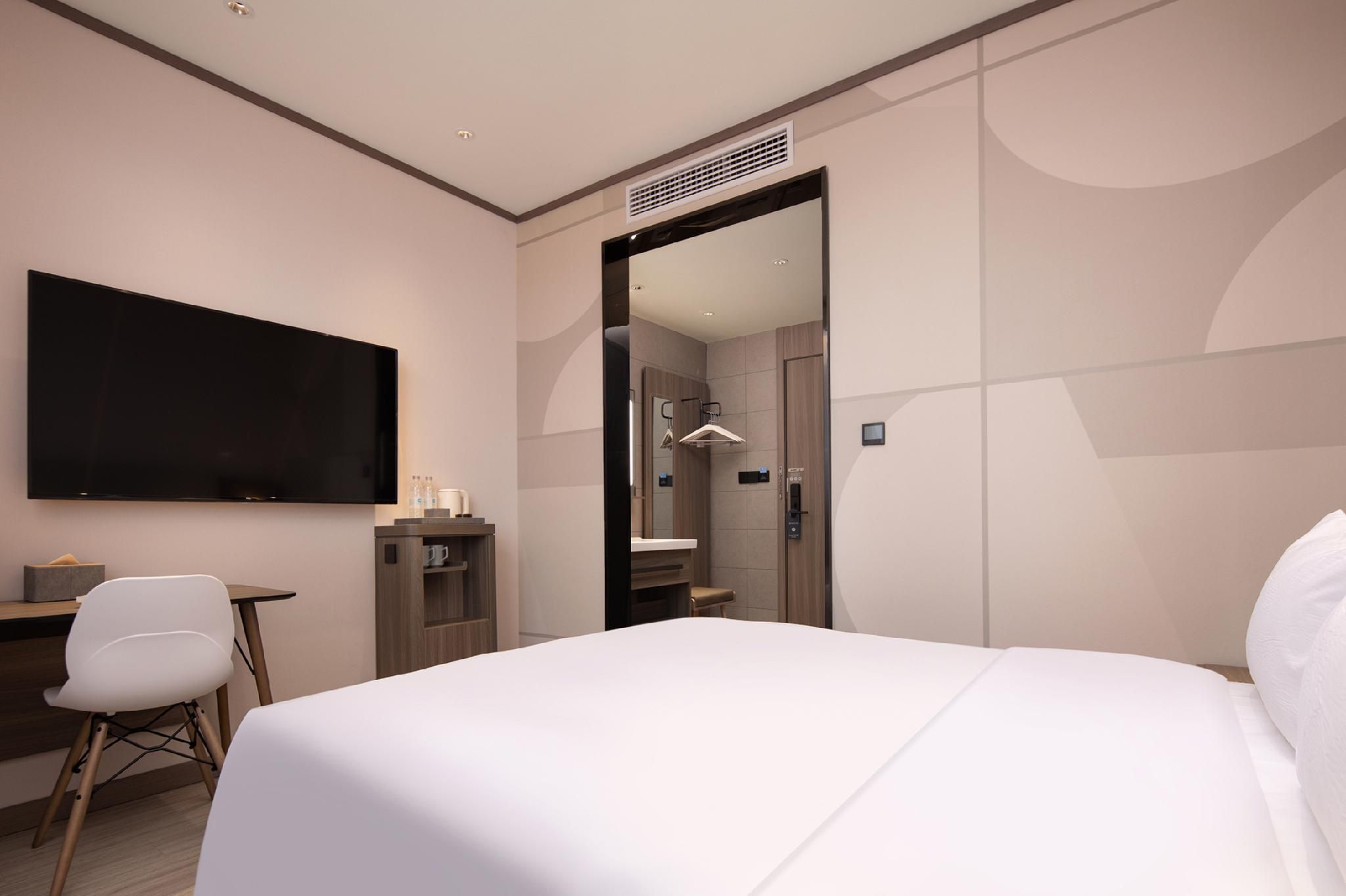 Deluxe Family Room, Guest room