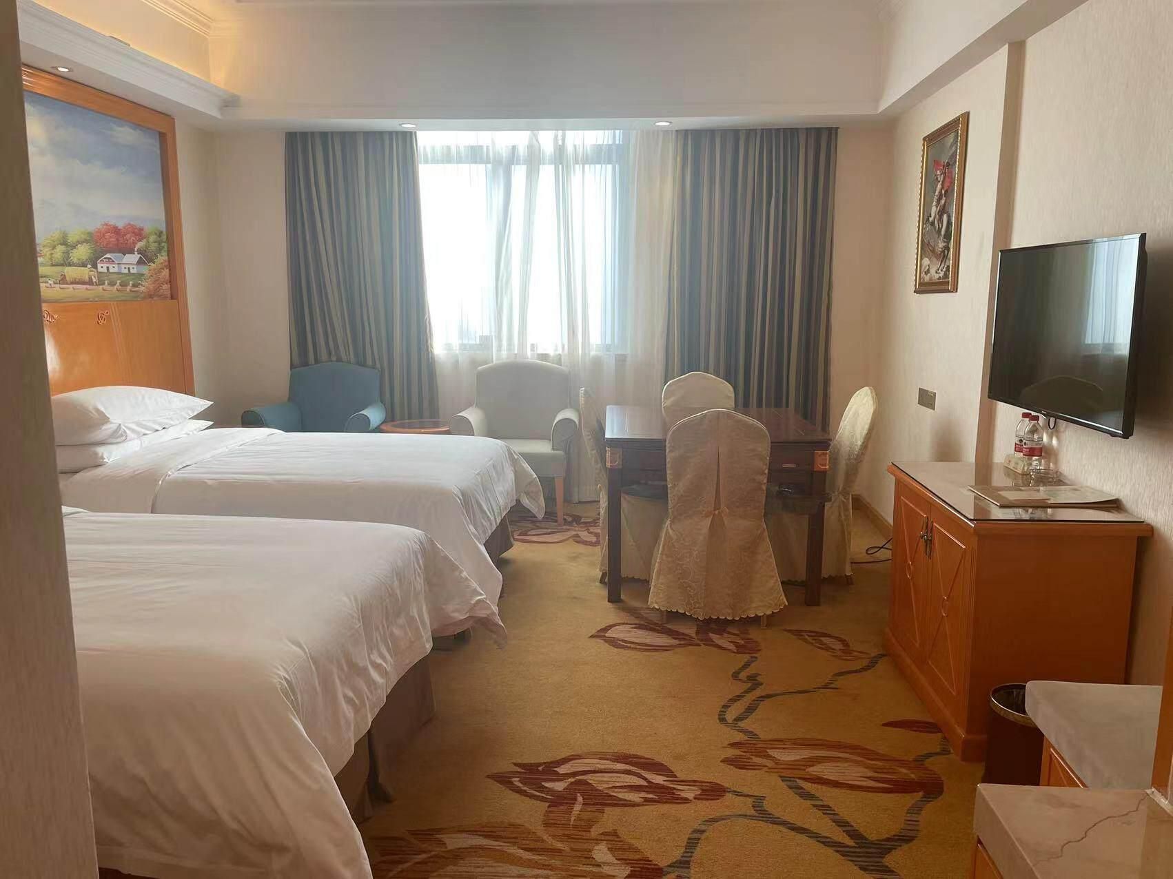 Vienna - Functional Chess Room With Twin Bed