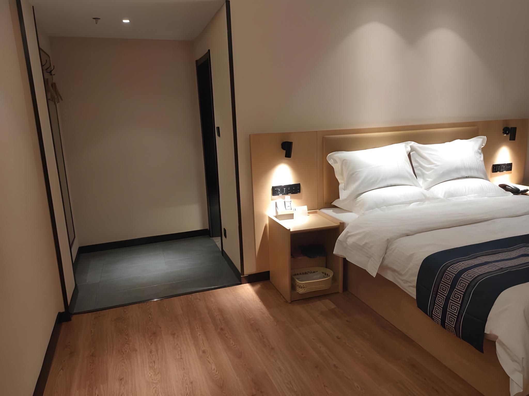 Business Queen Room