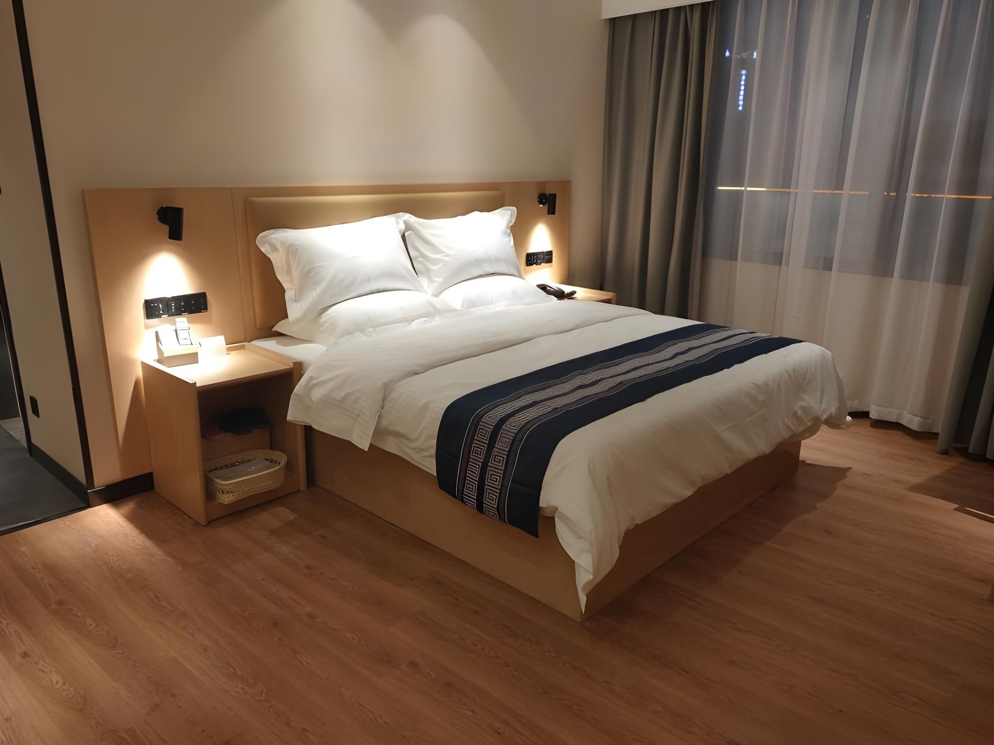 Business Queen Room