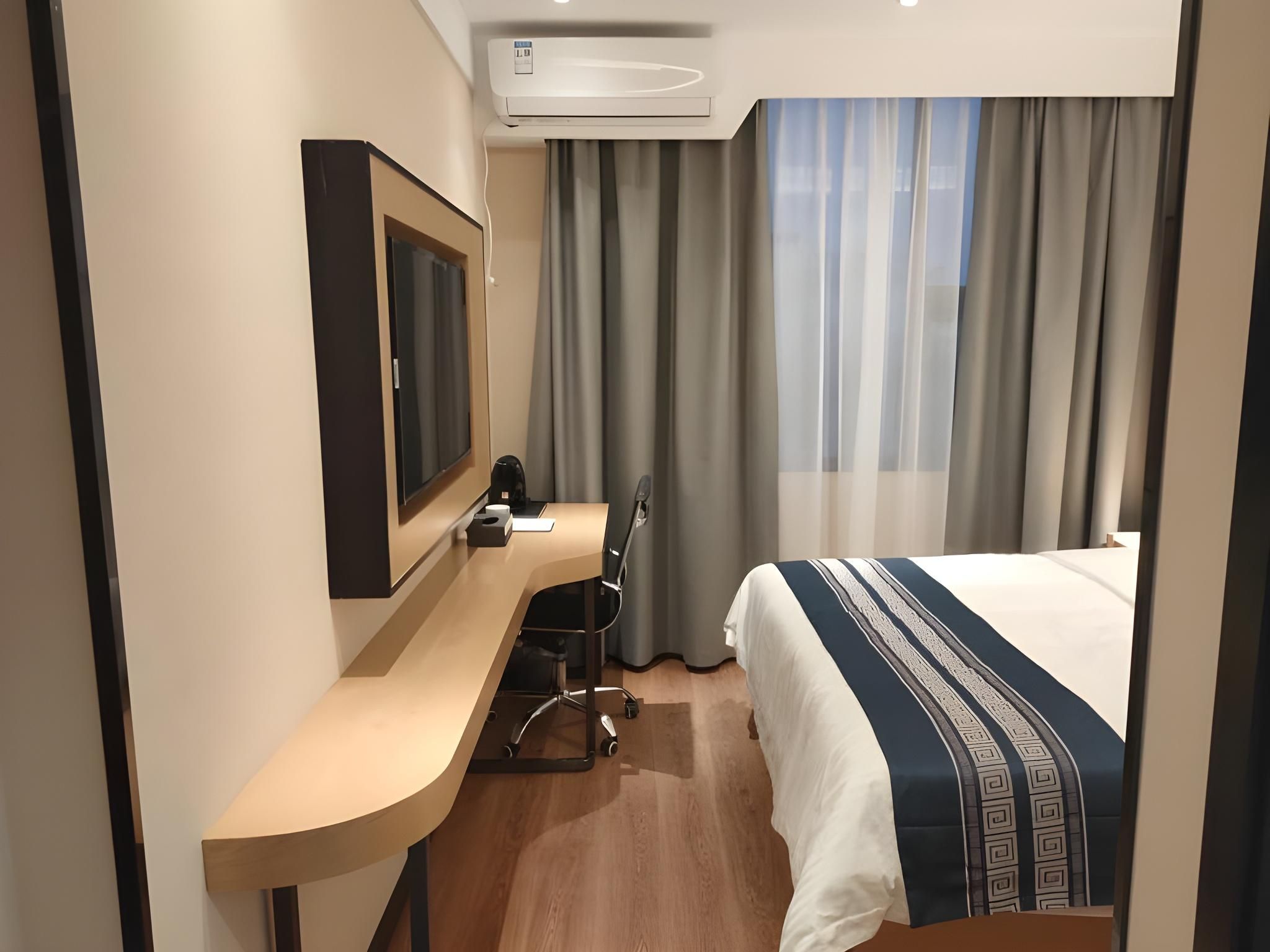 Hotel Queen Room