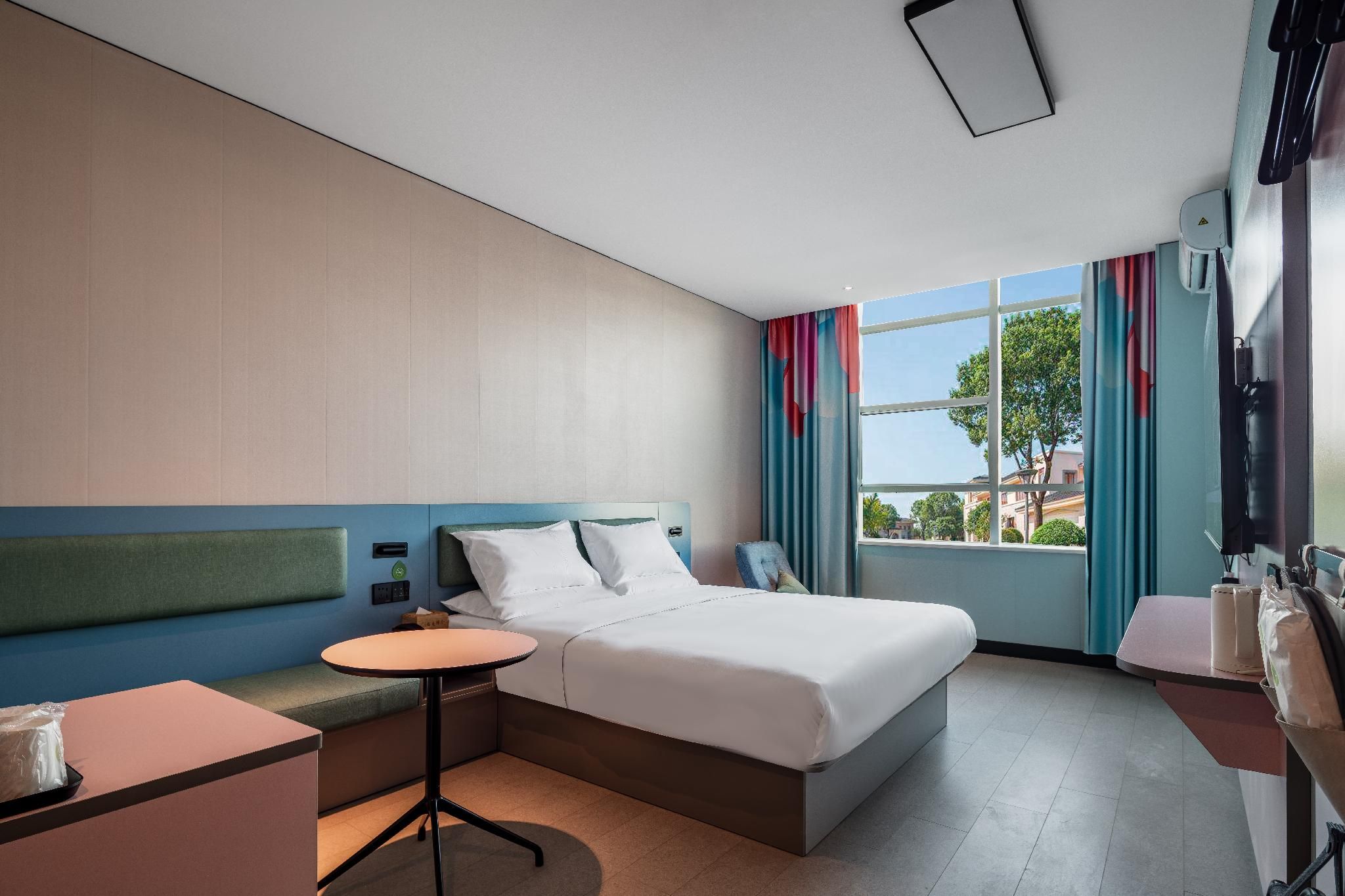 Feature Queen Room
