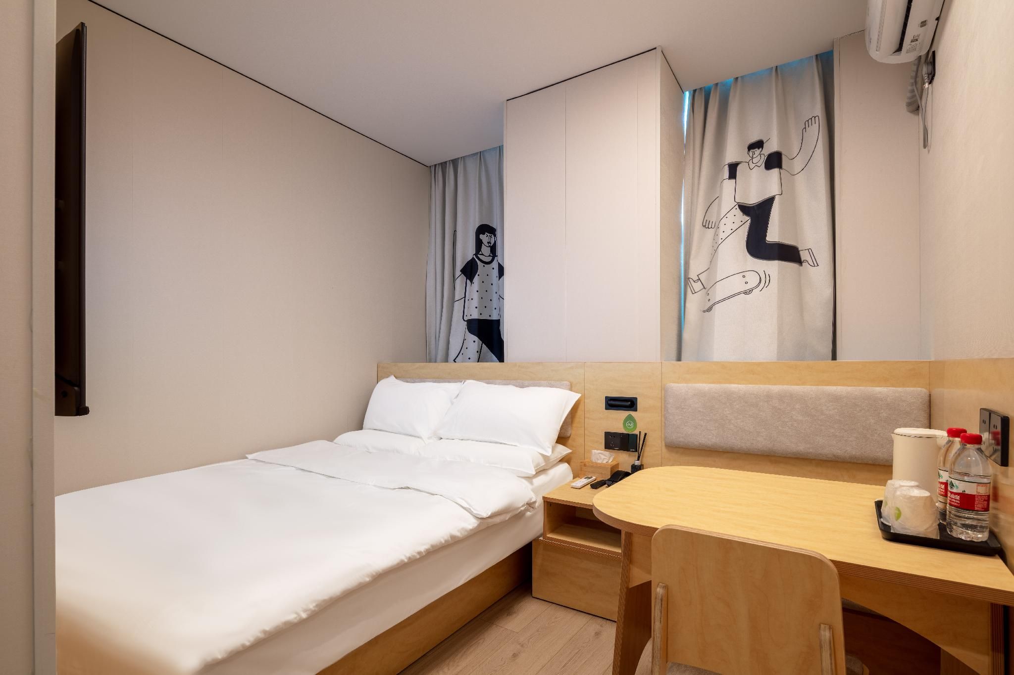 Huazhu - Room With Bed