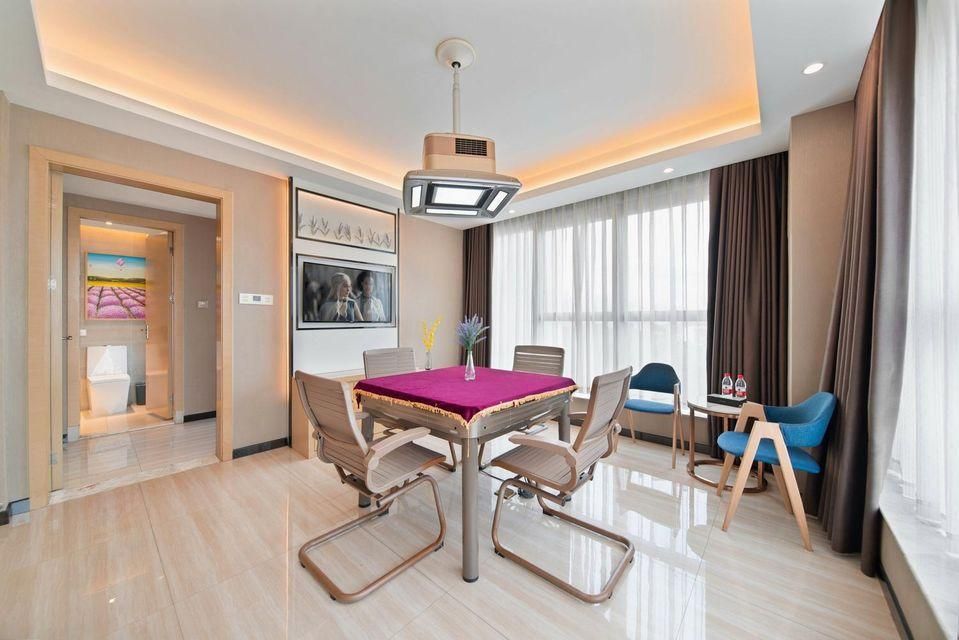 Business Suite Room