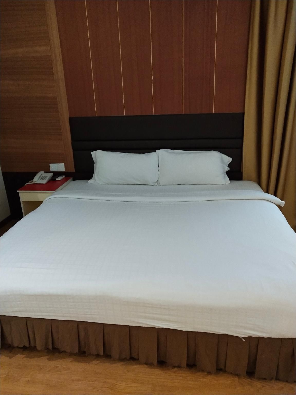 Deluxe Queen - Double