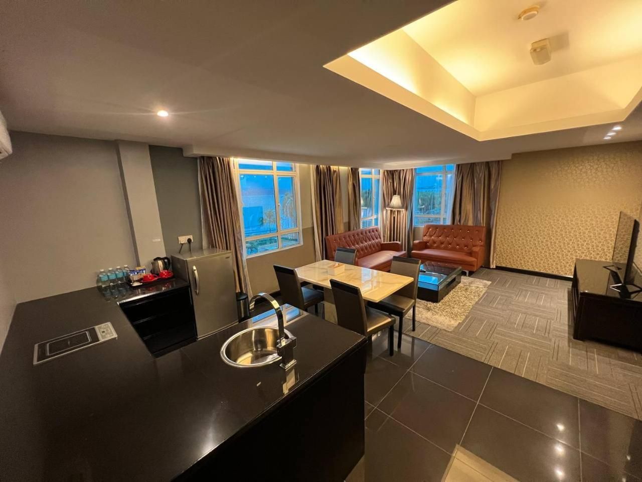 Hotel De Leon Deluxe King Suite 2