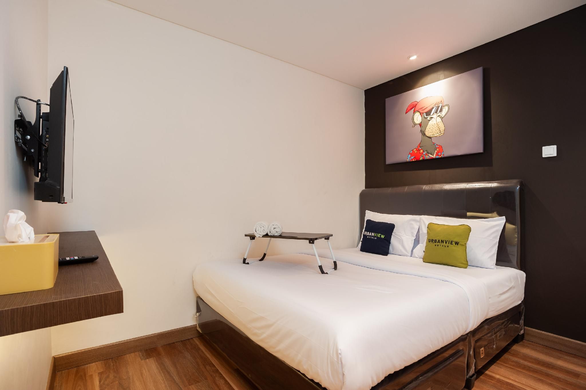 Urbanview Hotel Groovy Inn Tangerang Superior Room