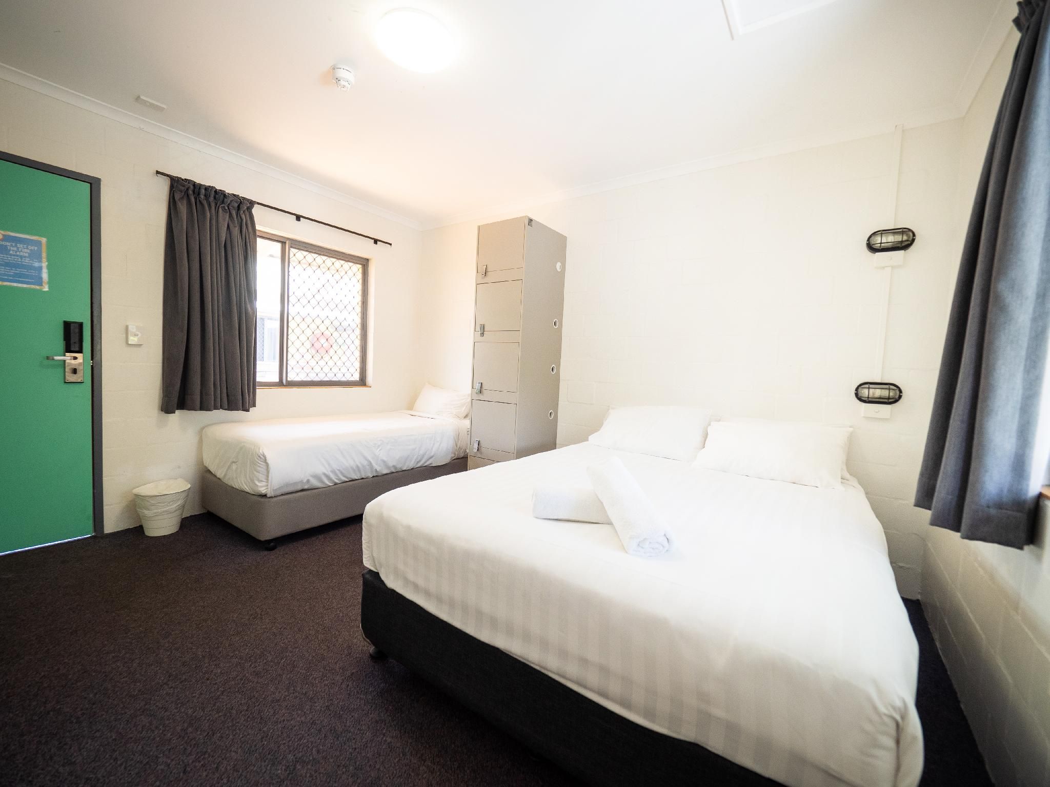 YHA Cape Byron, Byron Bay Room with Queen Bed and Single Bed