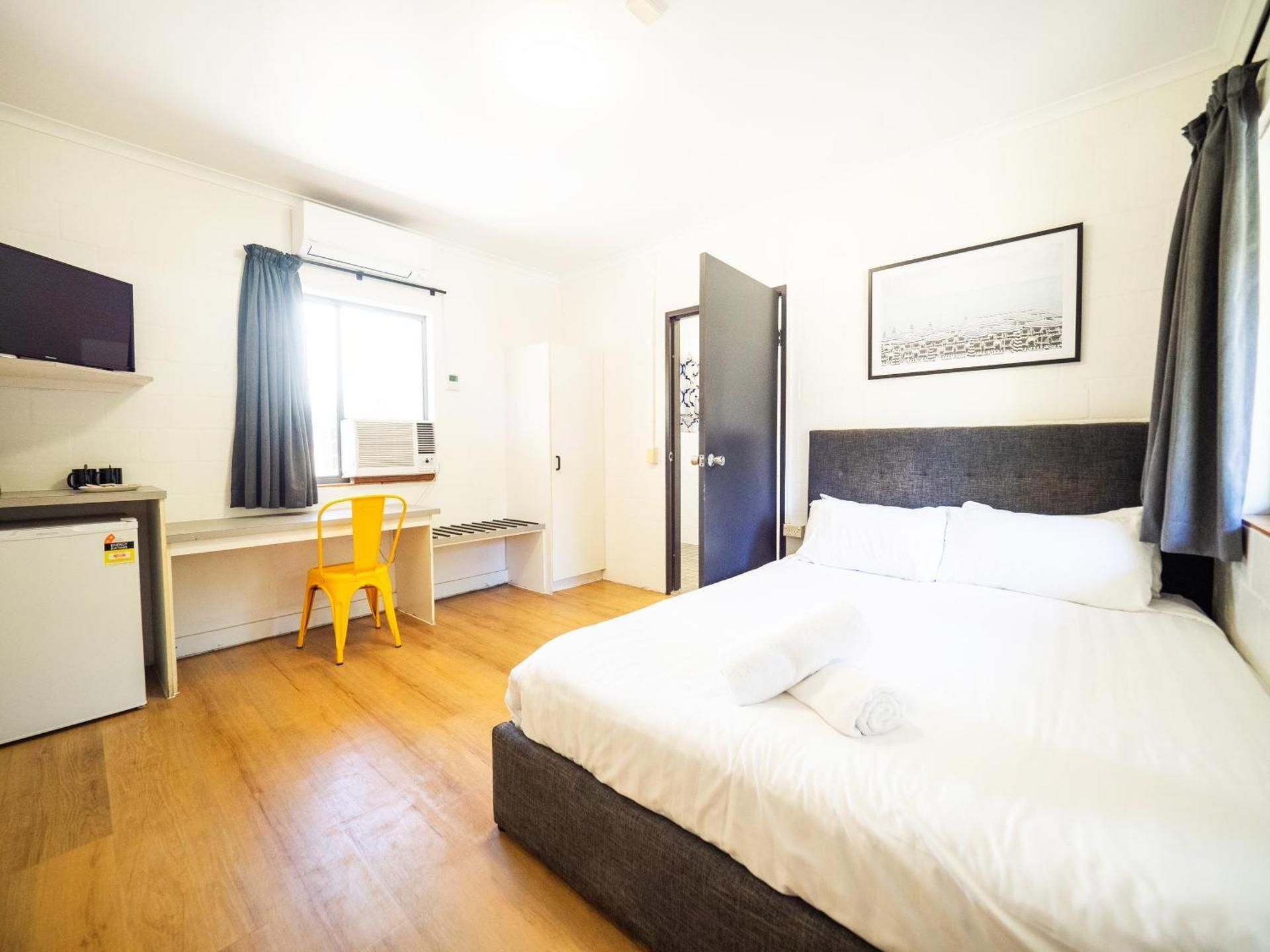 Queen Room with En-Suite