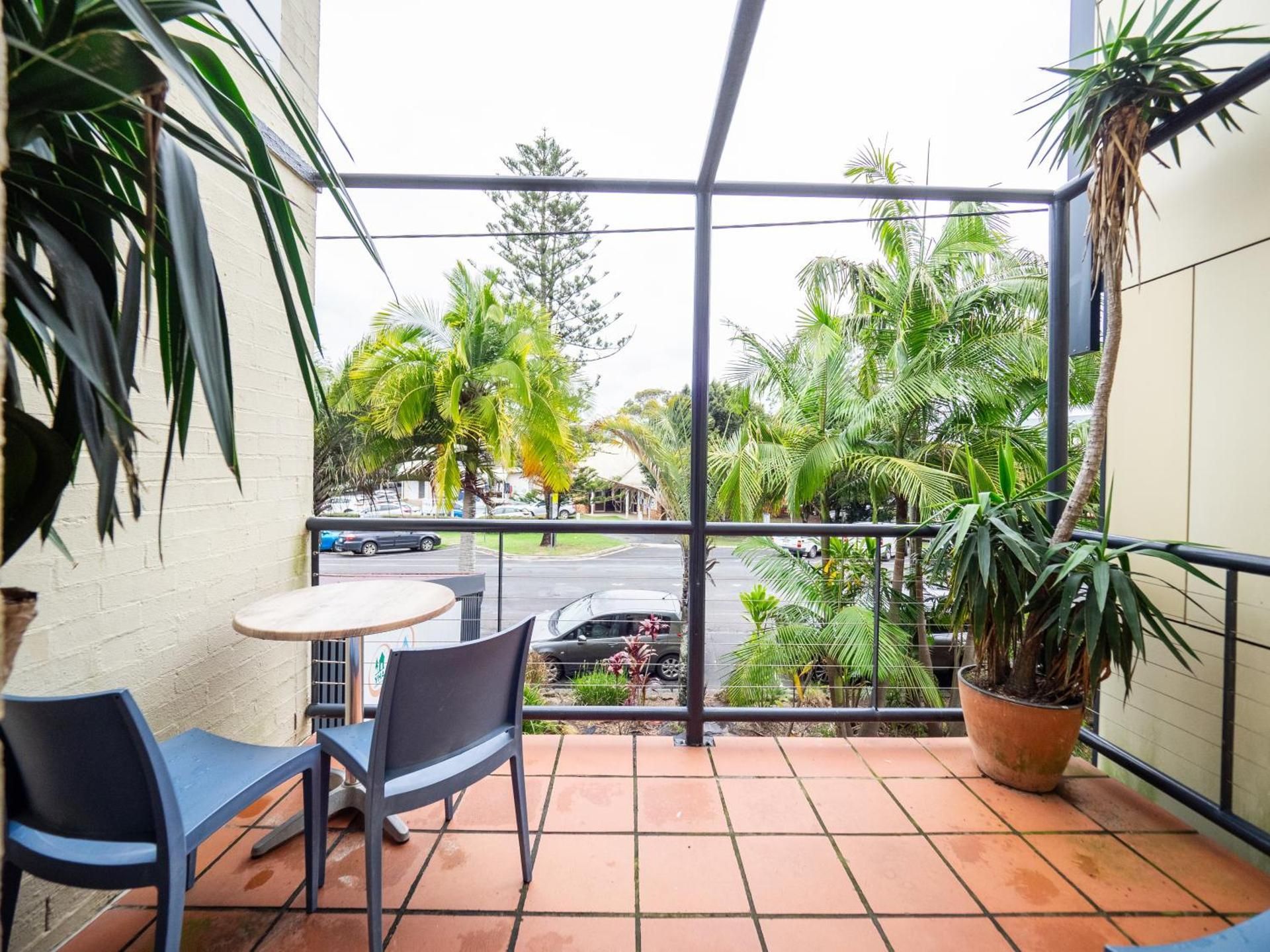 YHA Byron Bay Double Plus Two Balcony with Shared Bathroom 2