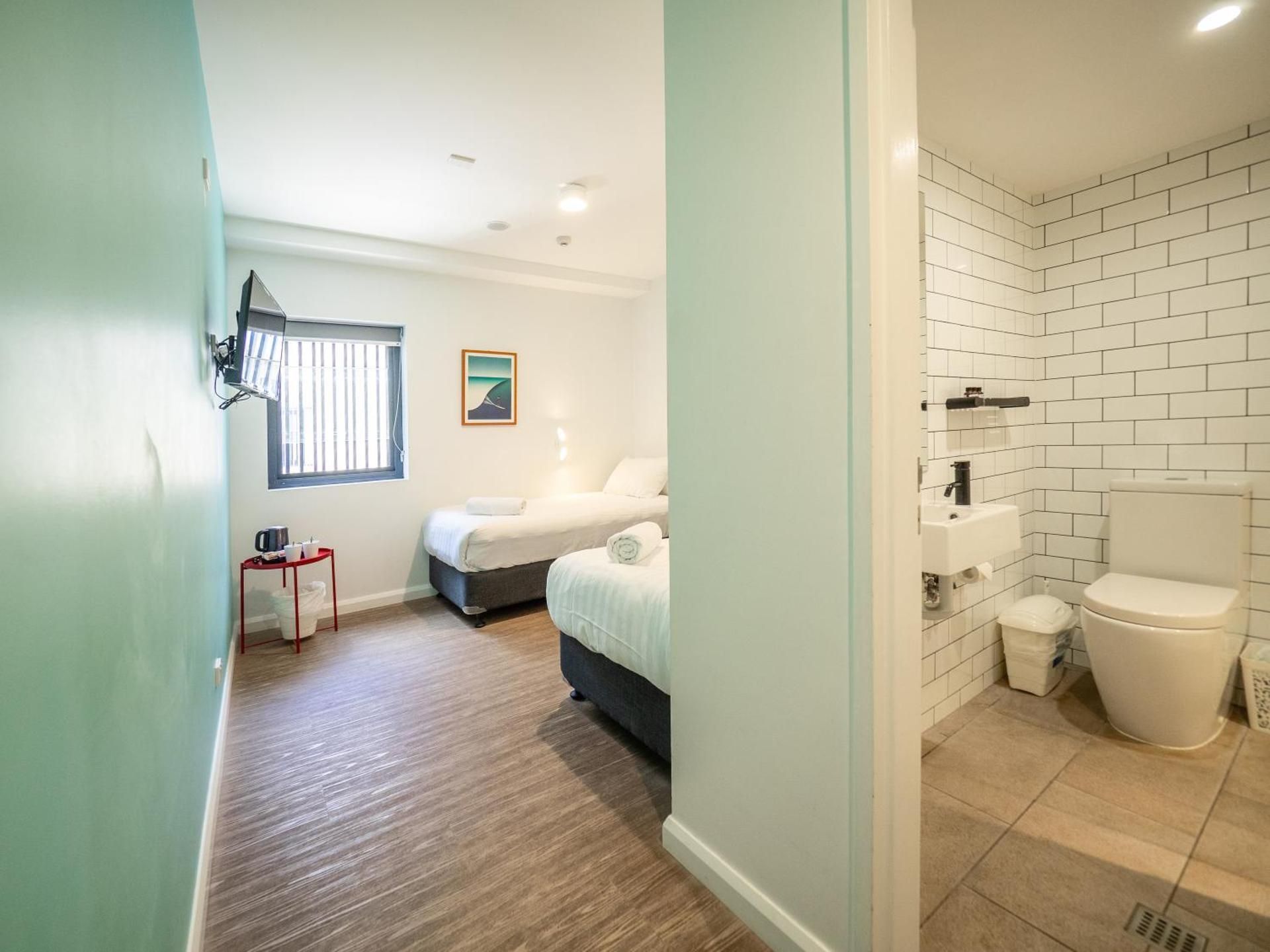 Twin Room with Ensuite Bathroom