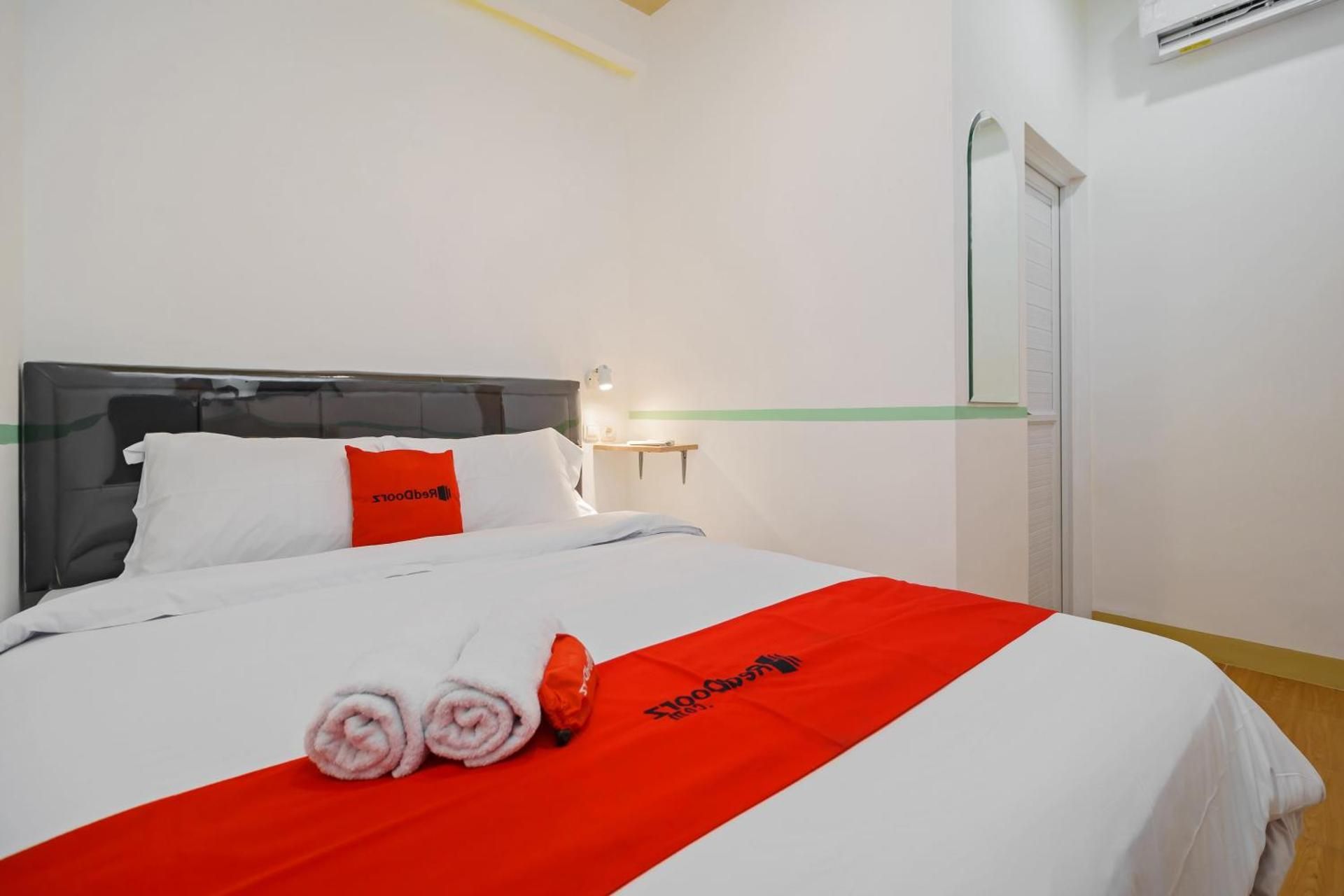 RedDoorz Room
