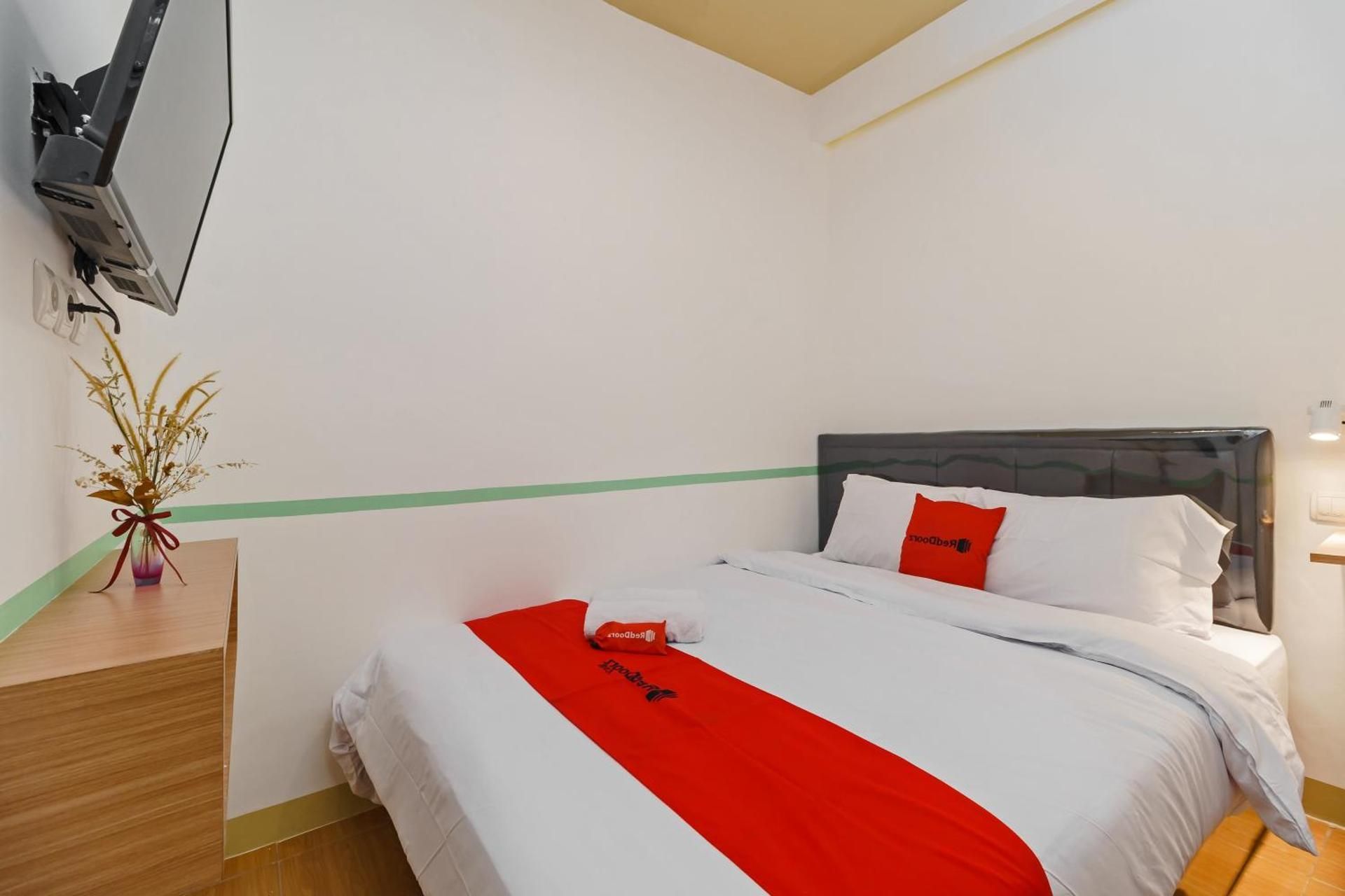 RedDoorz Room