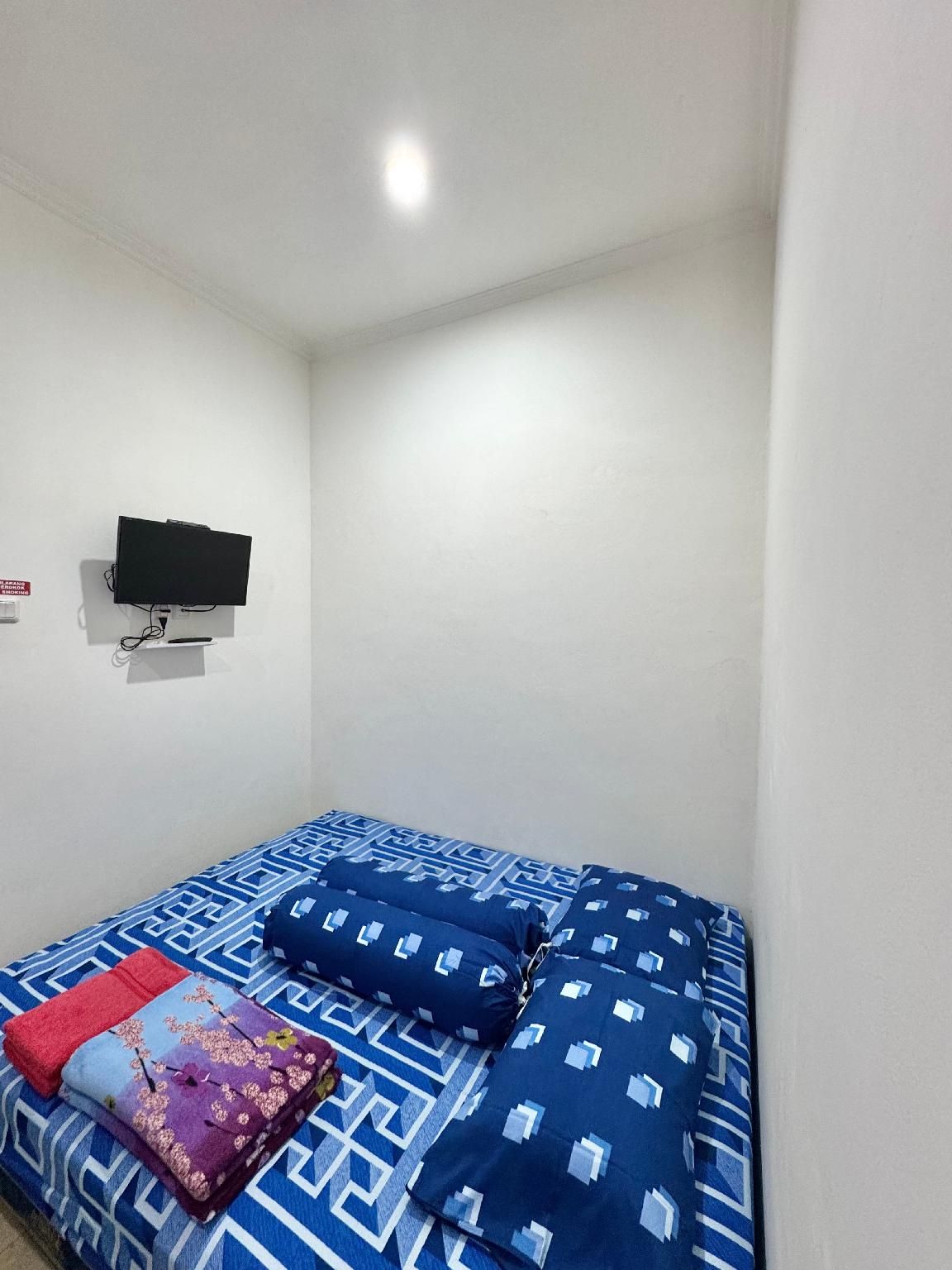 Standard - 1 Queen Bed