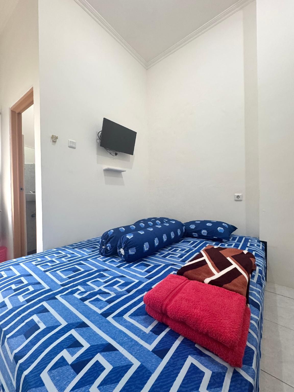 Standard - 1 Queen Bed