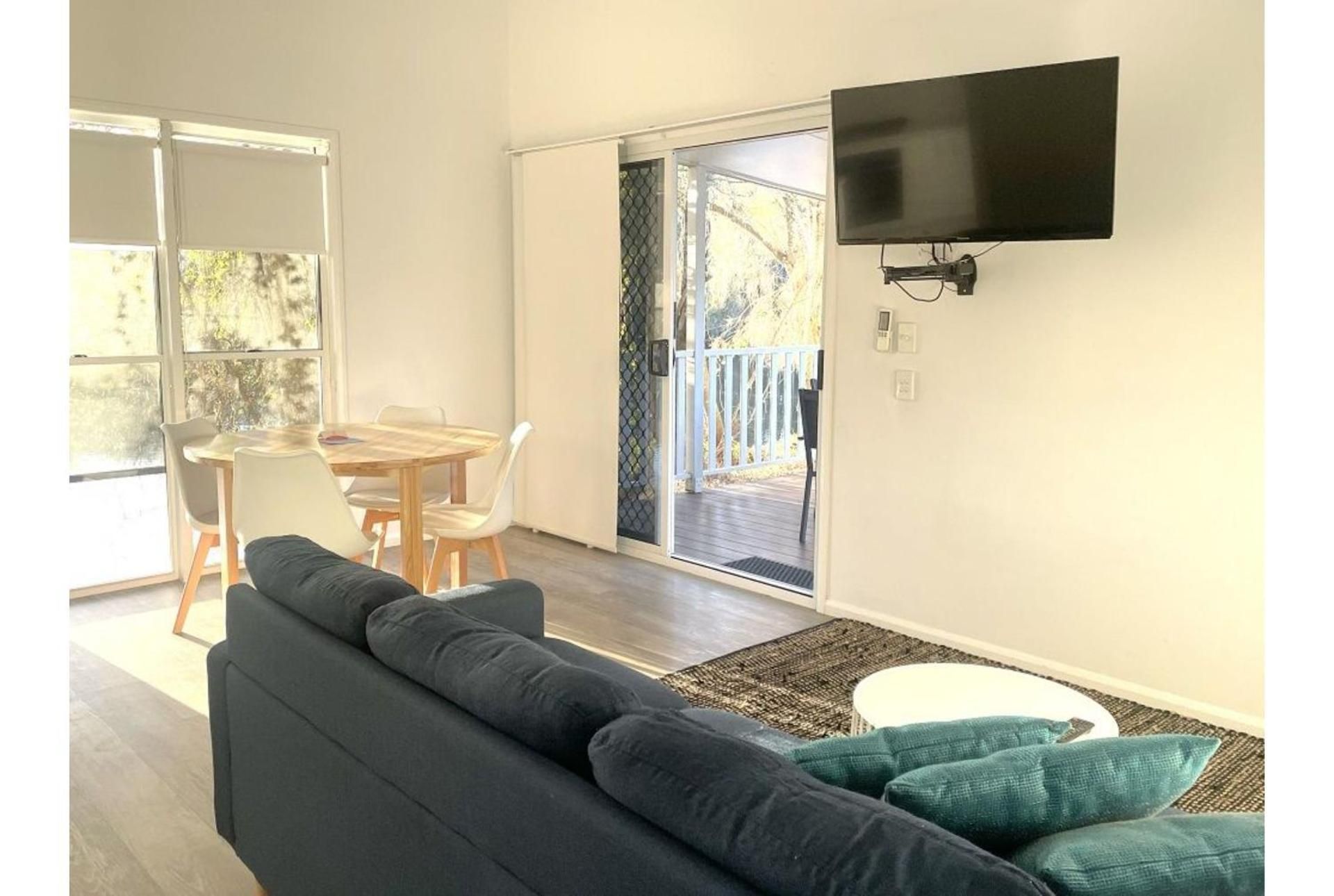 Deluxe Lakeside 2 Bedroom - Sleeps 4