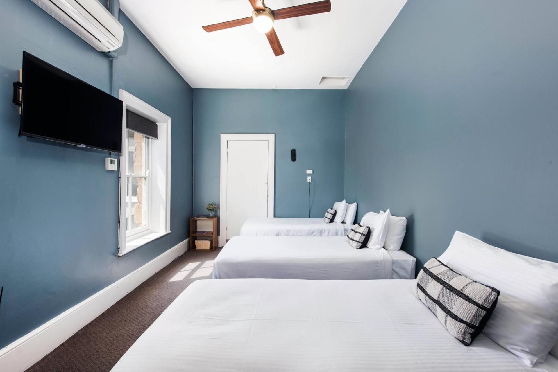 Basic Triple Room with Shared Bathroom