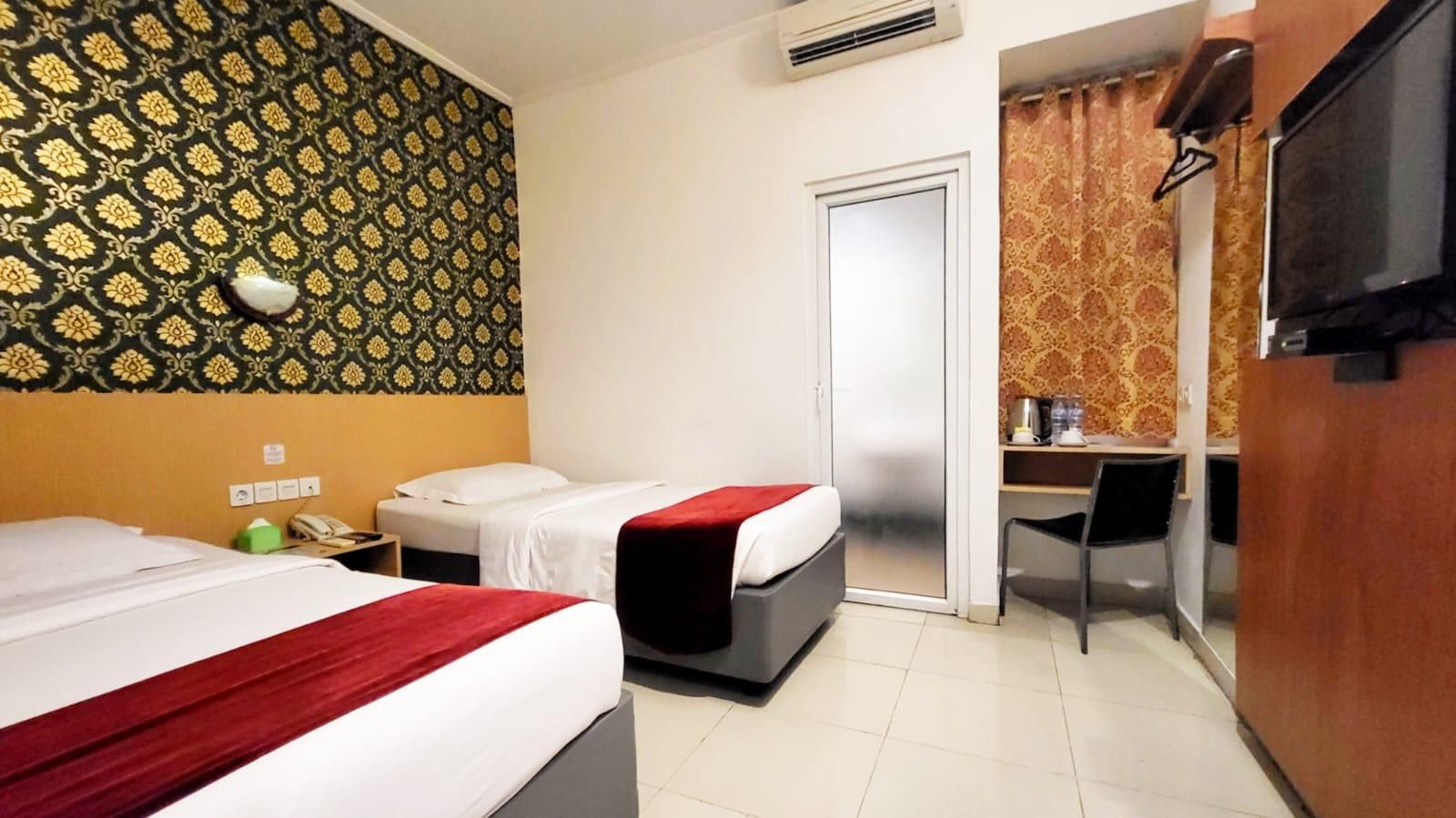 Marilyn Hotel Serpong Superior Twin Room