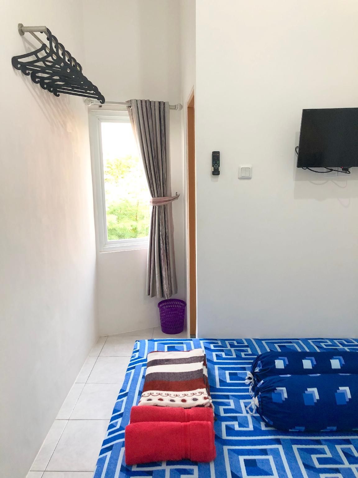 Deluxe Triple Room with Window