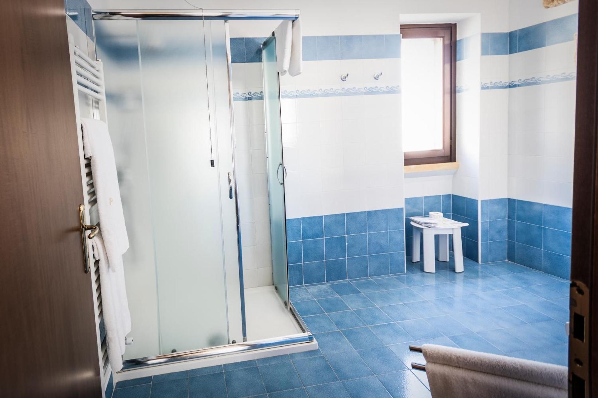 Deluxe Room (2 Adults + 1 Child)